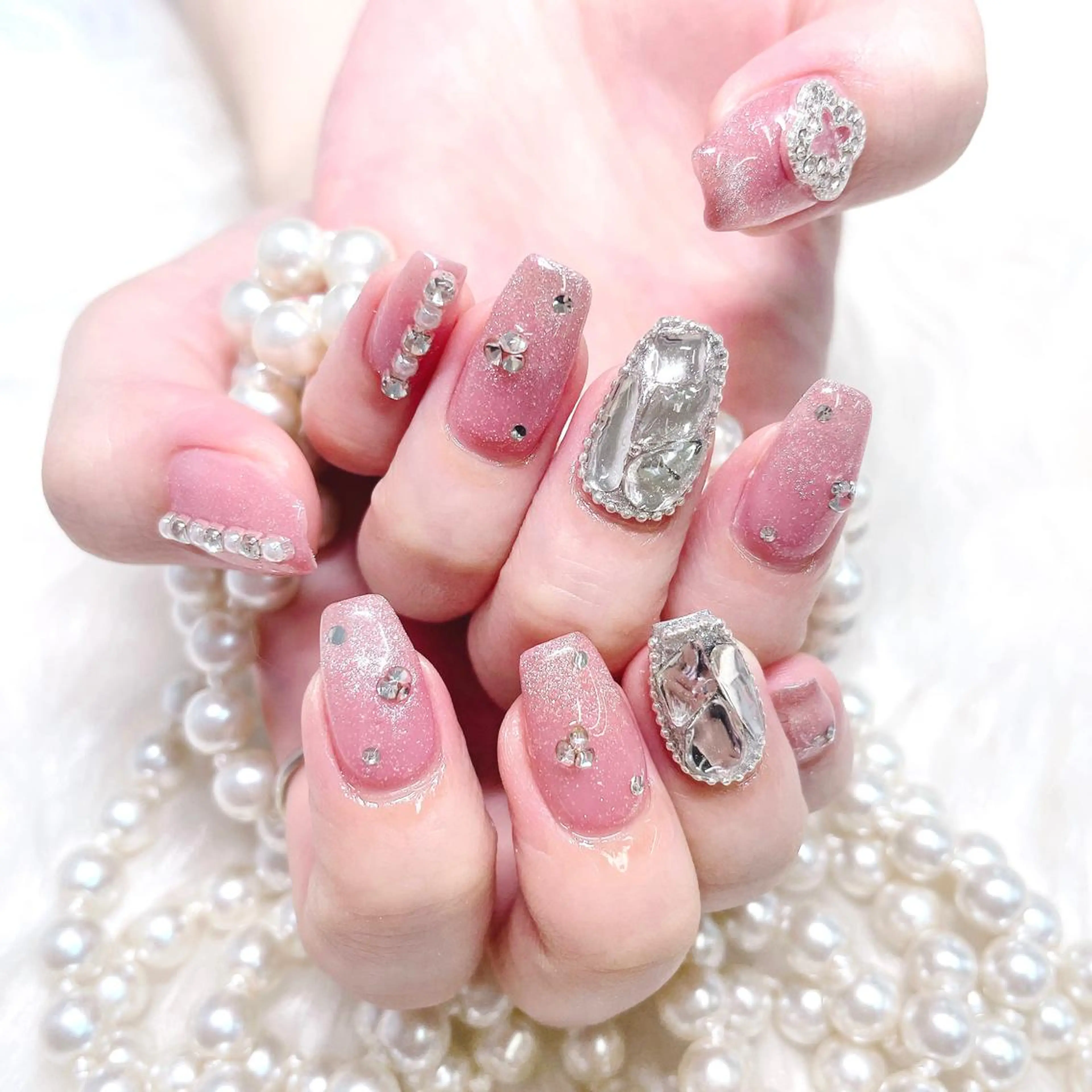 ネイル Go  Today シェアサロン 新宿Gratia店所属・杉山 栞のネイルデザイン