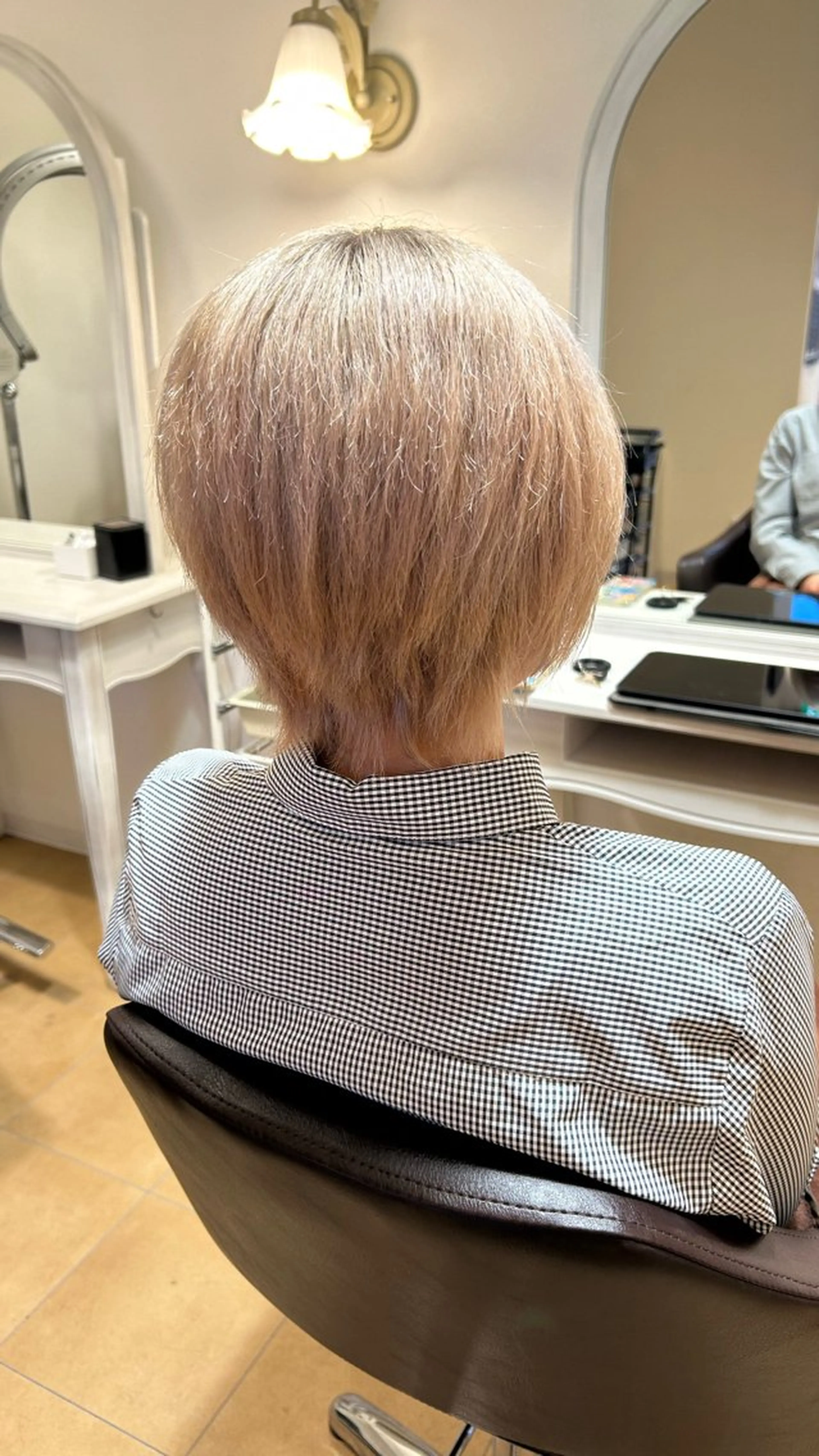 カラー ベージュカラー ブリーチ ホワイトベージュ ヘアカラー 今中 紗英のヘアスタイル