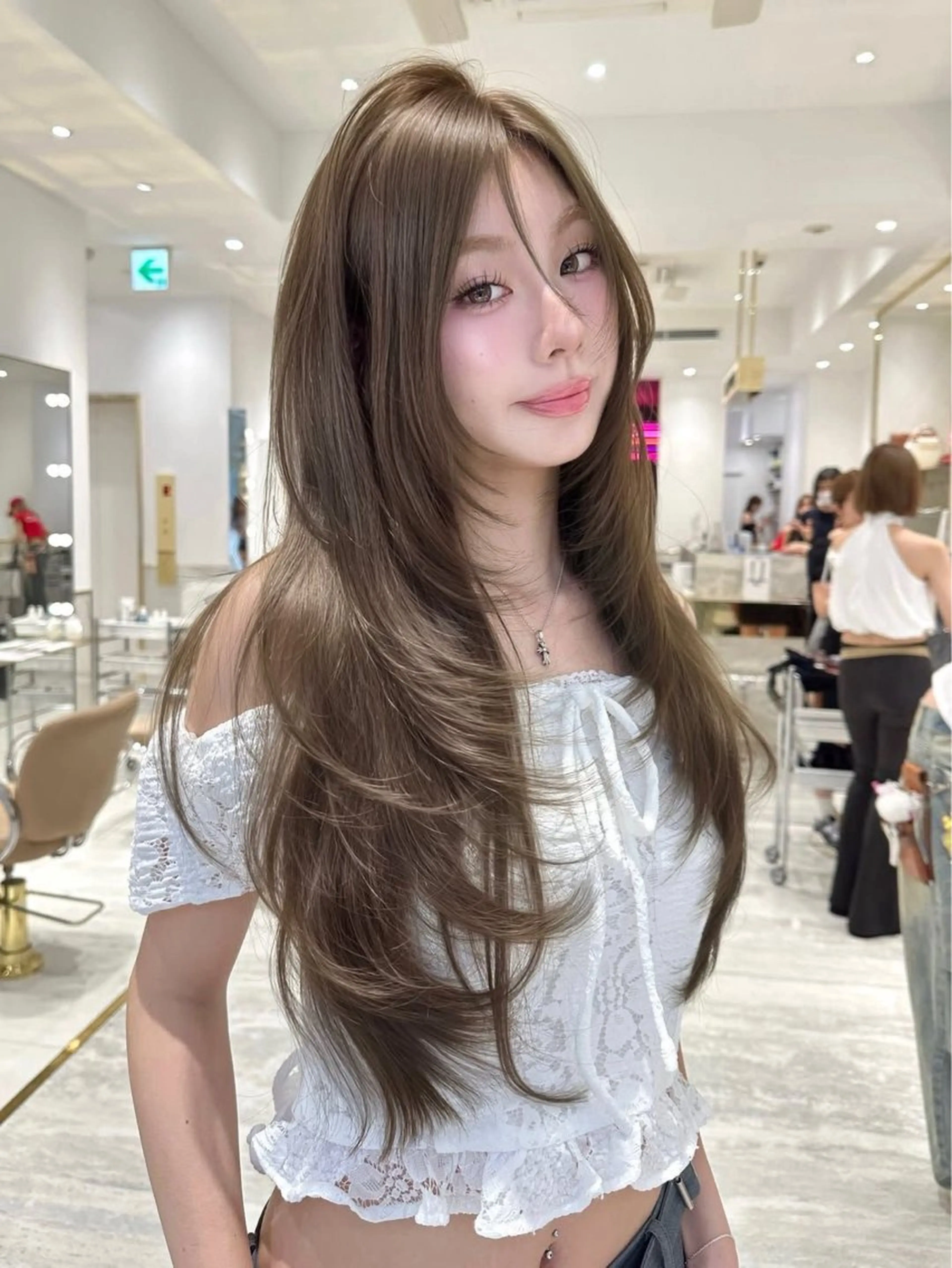ロング カットモデル/韓国 レイヤー/SEIRAのヘアスタイル