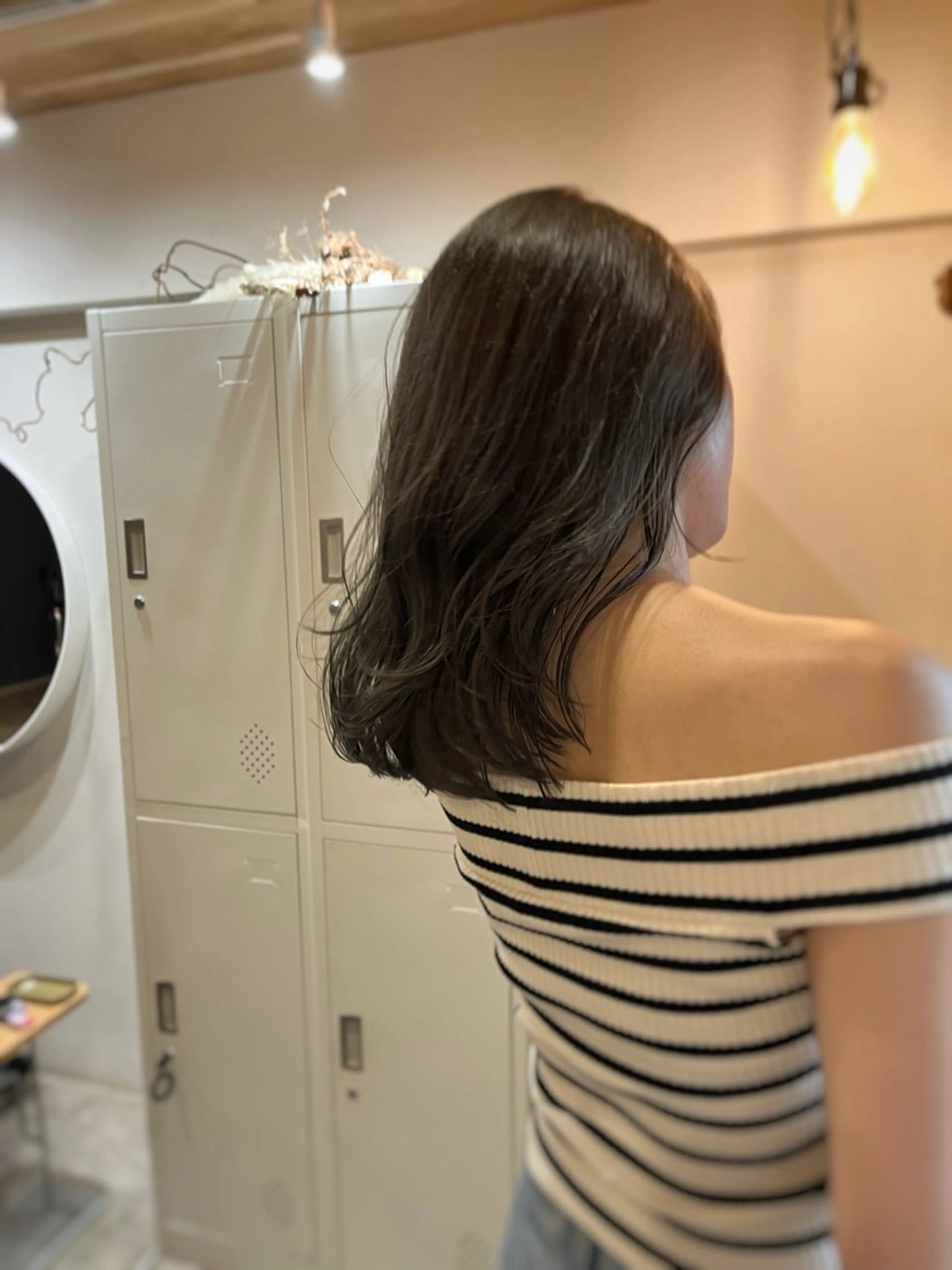 セミロング カラー グレージュ オリーブグレージュ オリーブグレー レッドカラー 下石怜子/レイヤー/ 透明感カラーのヘアスタイル