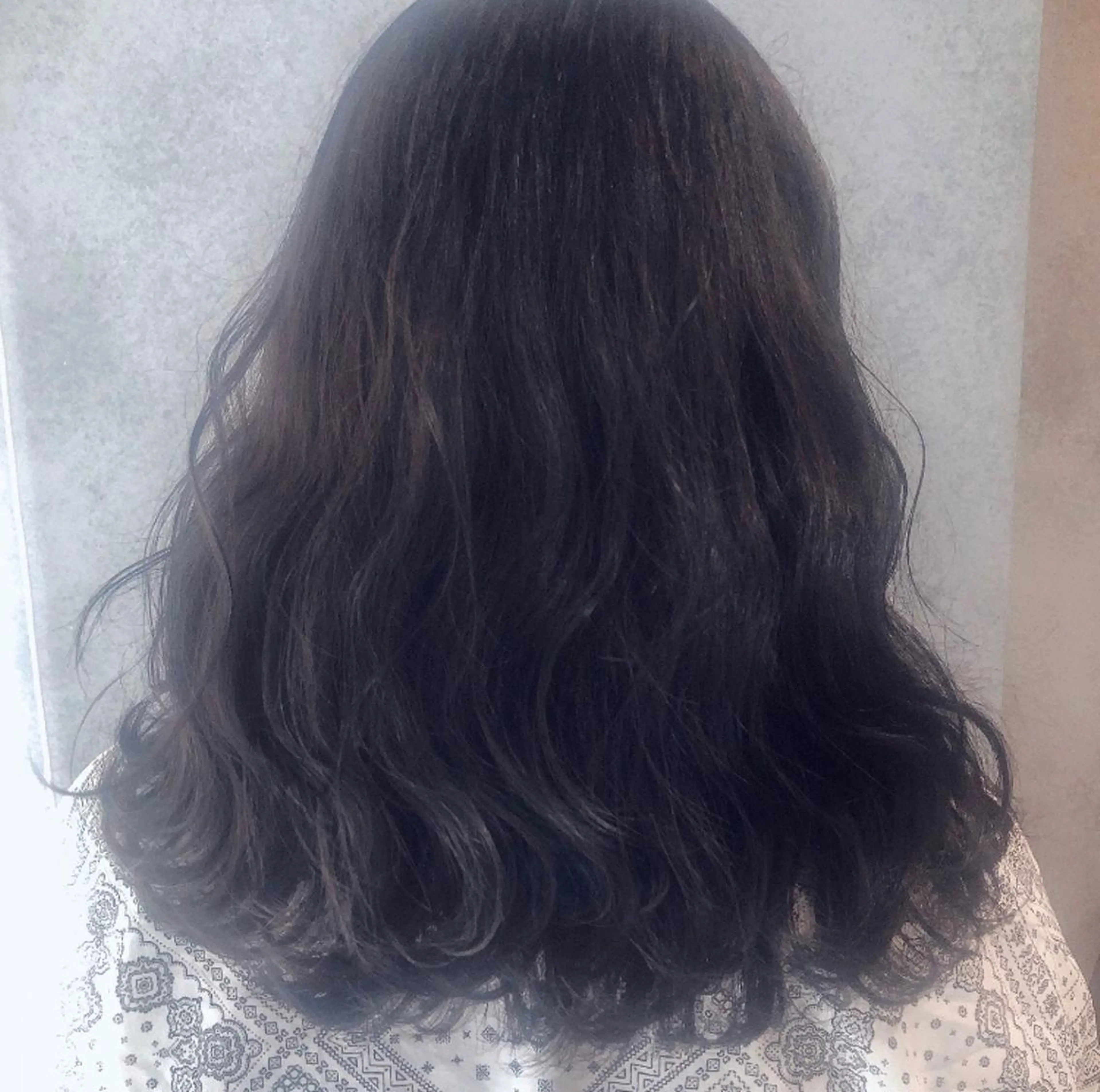 セミロング カラー 黒髪 ブルーカラー ブルーブラック 櫻井 未悠のヘアスタイル