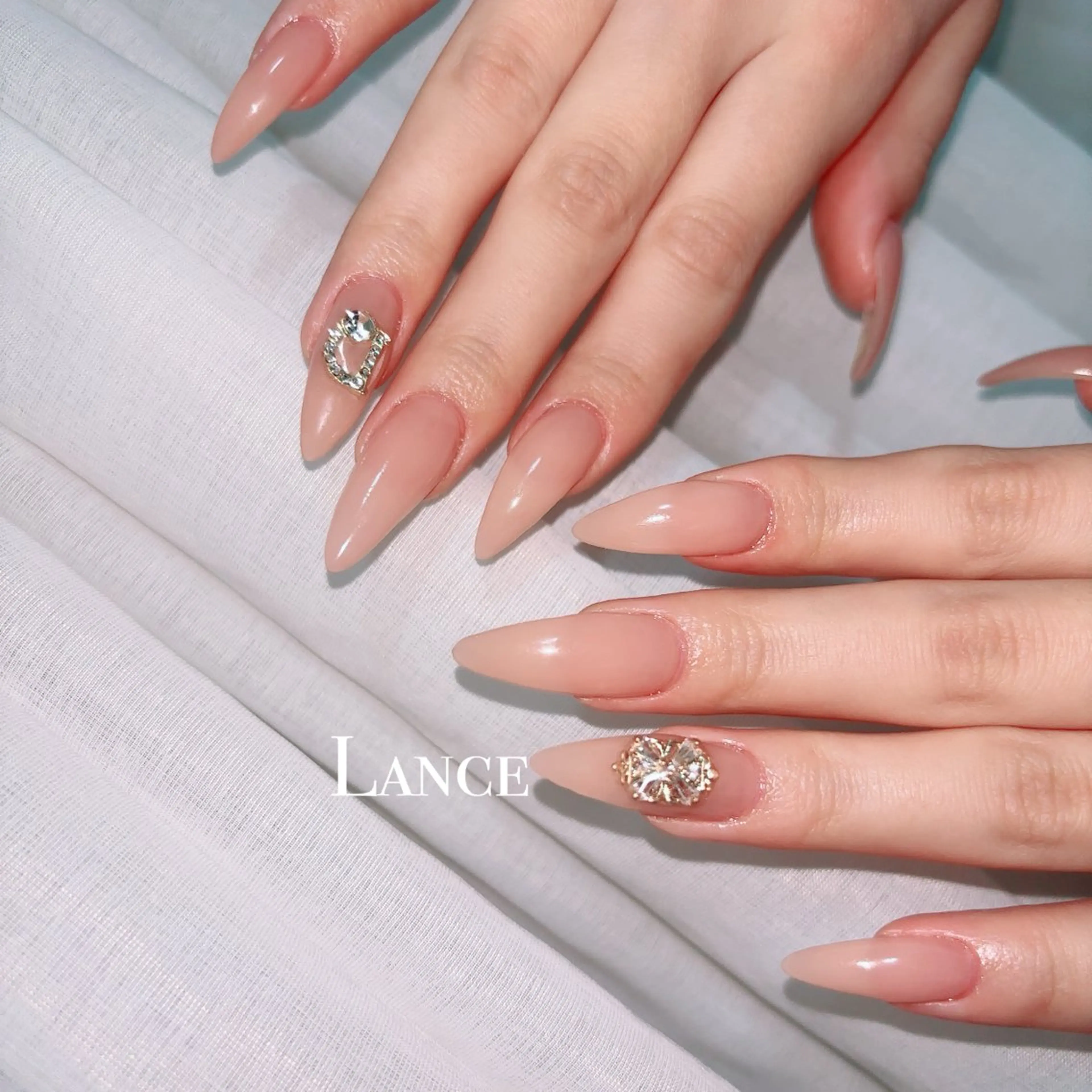 ネイル オーロラネイル キラキラネイル 韓国ネイル 春ネイル ワンホンネイル Lance nailのネイルデザイン