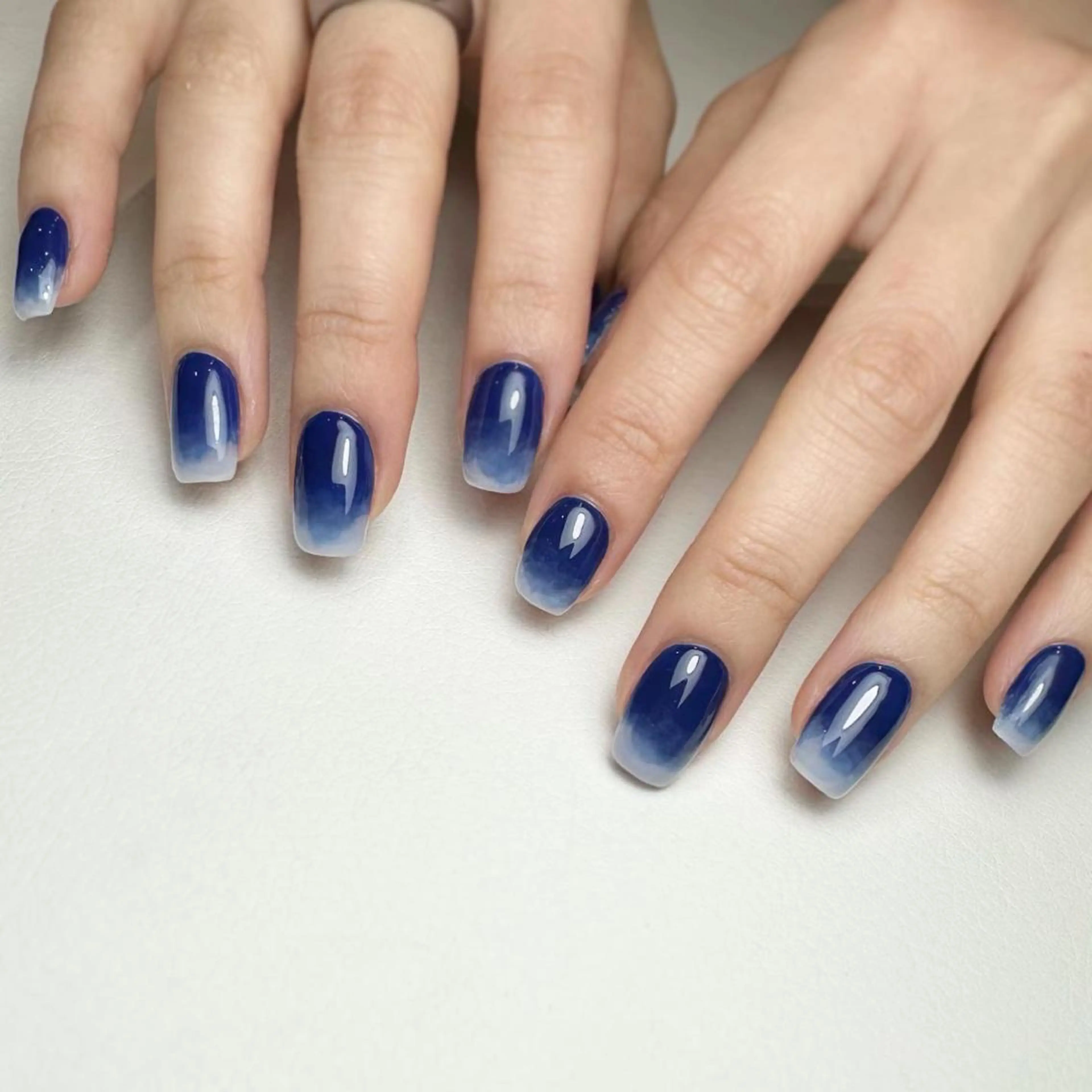 ネイル ネイビー ニュアンスネイル ハンドネイル Nail ameria megu所属・ameria meguのネイルデザイン