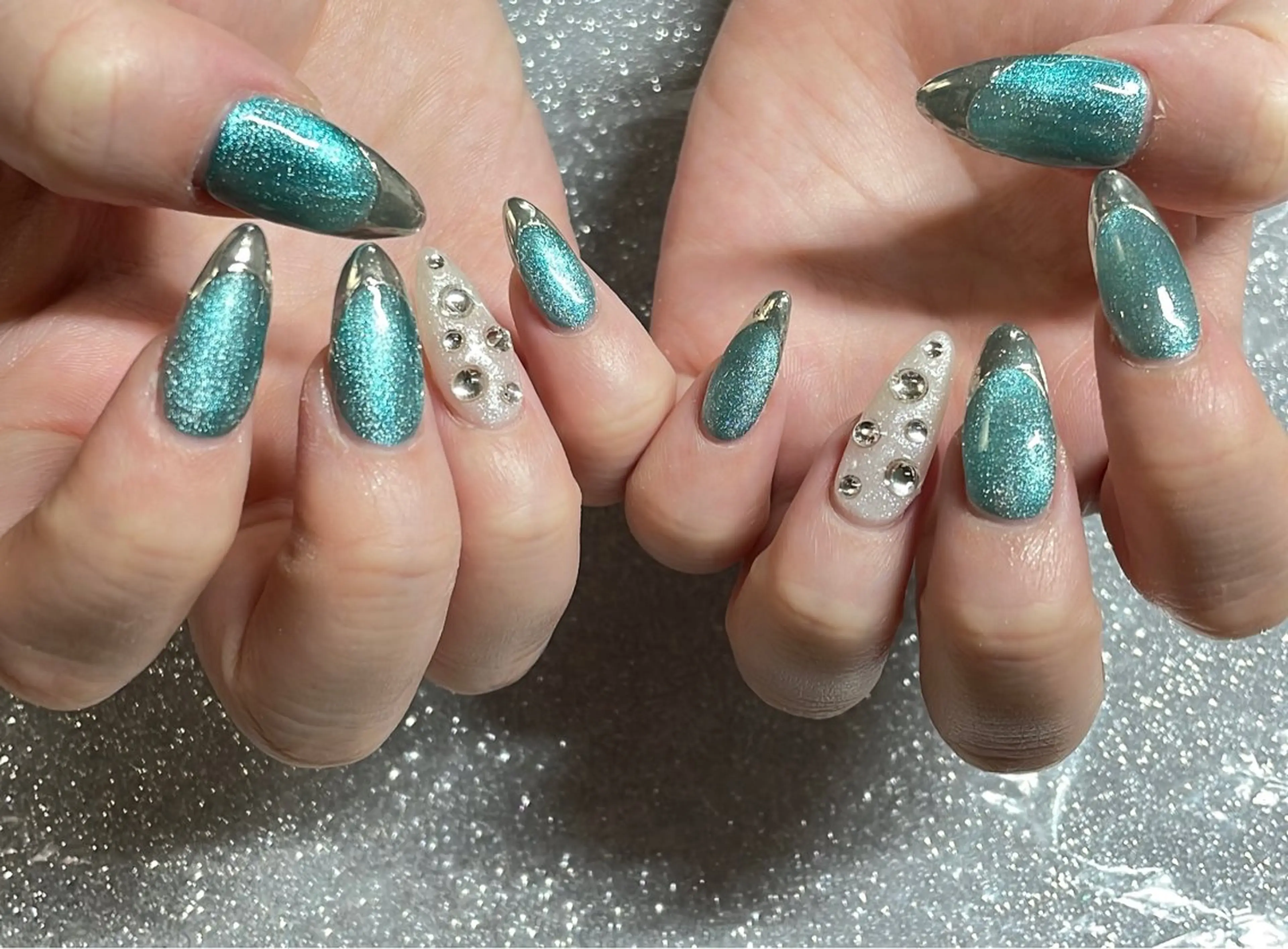 ネイル ハンドネイル VIERU 🌈🎀💖のネイルデザイン