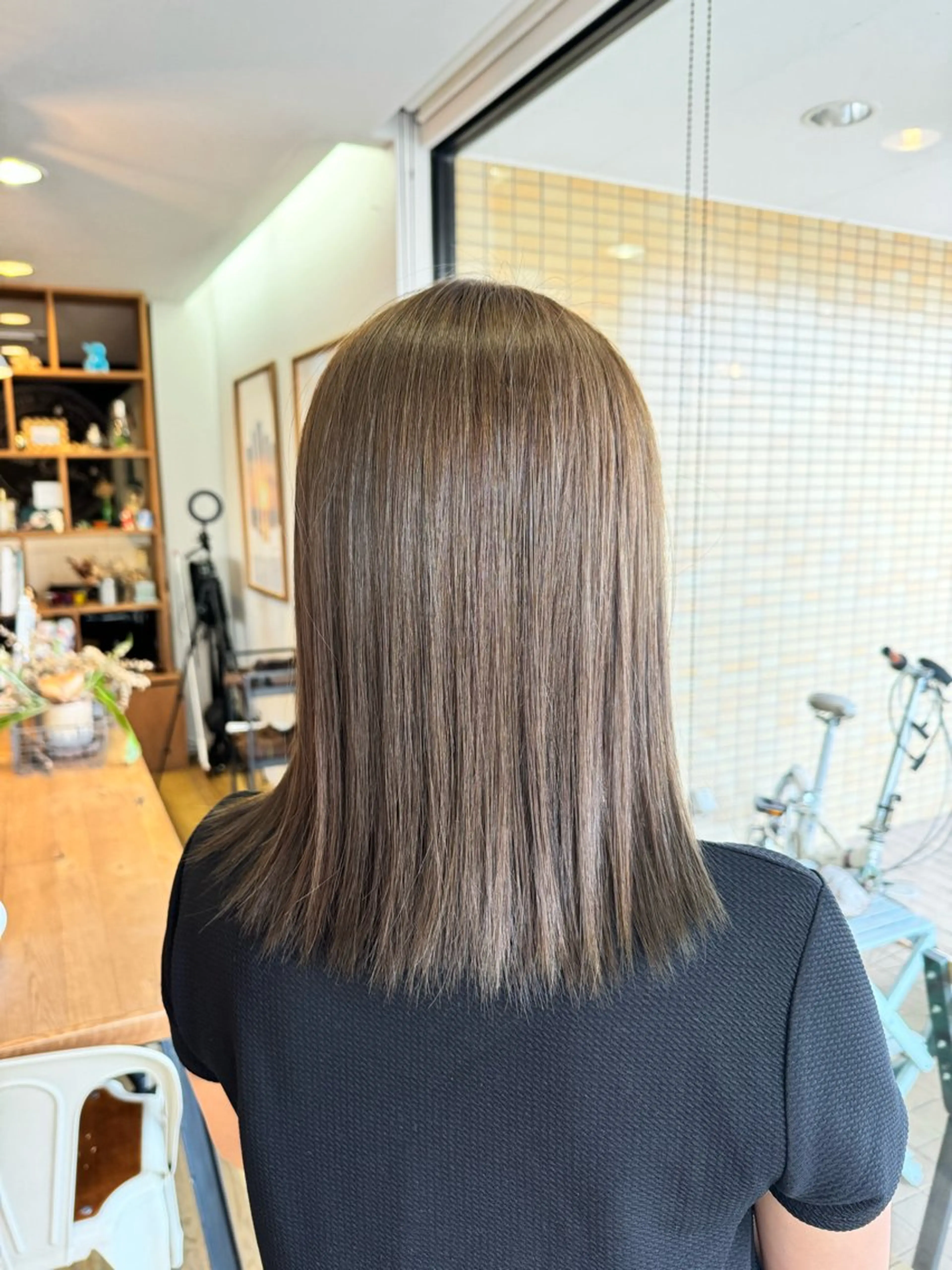 セミロング カラー ベージュカラー オリーブベージュ ヘアカラー トリートメント ツキダテ ユイのヘアスタイル