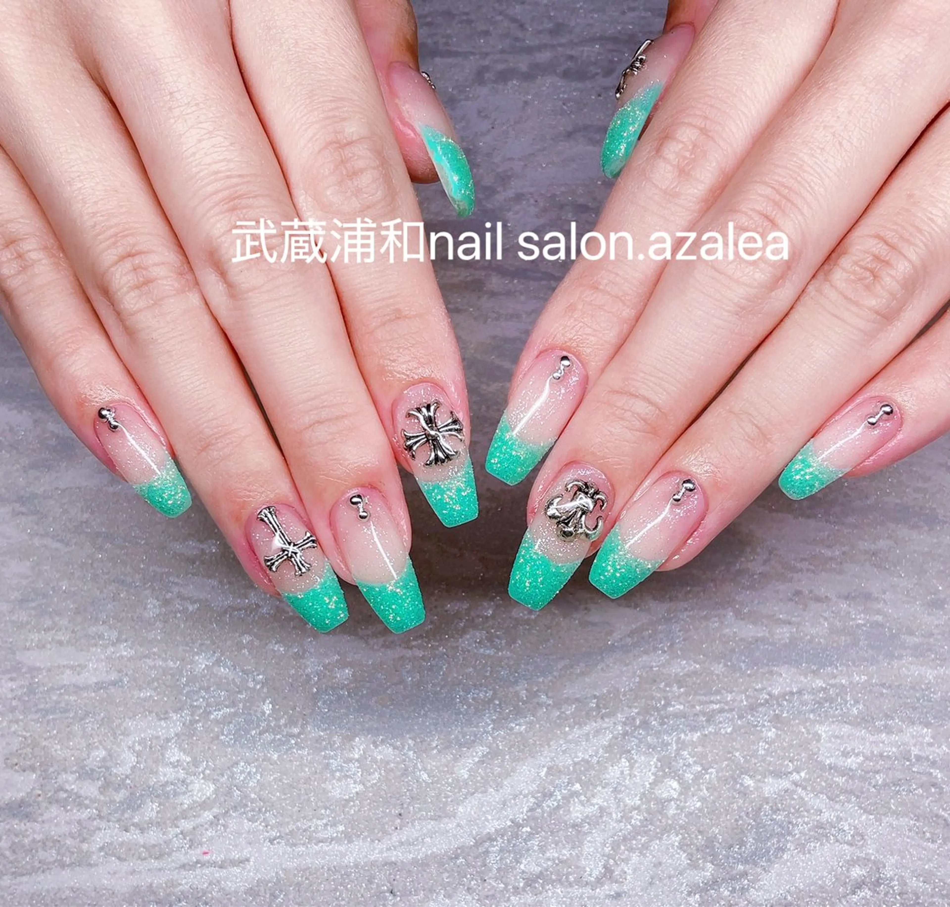 ネイル ハンドネイル R inのネイルデザイン