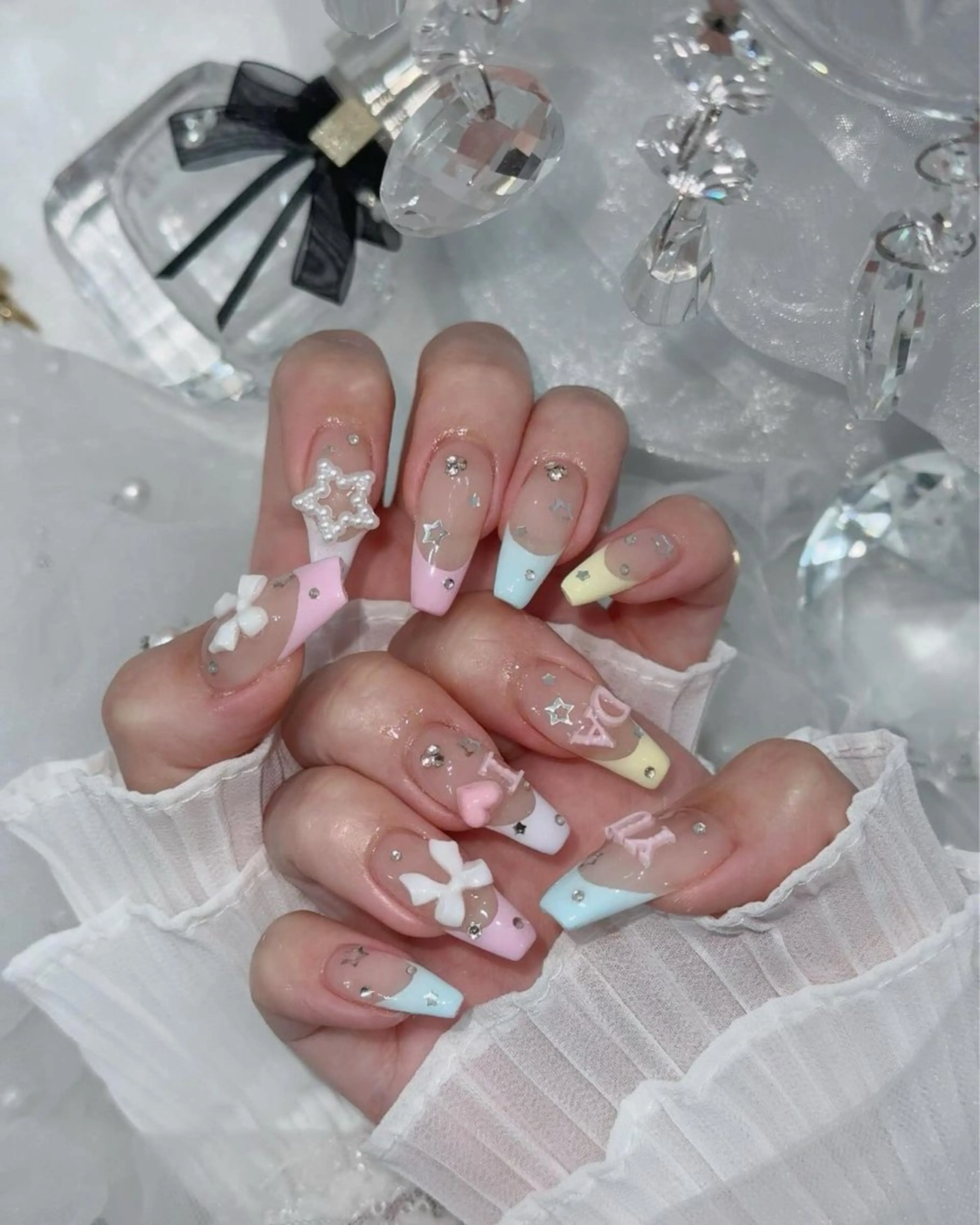 ネイル 長さ出し グラデーション 卒業式 キラキラネイル マグネットネイル Lee Nailsのネイルデザイン