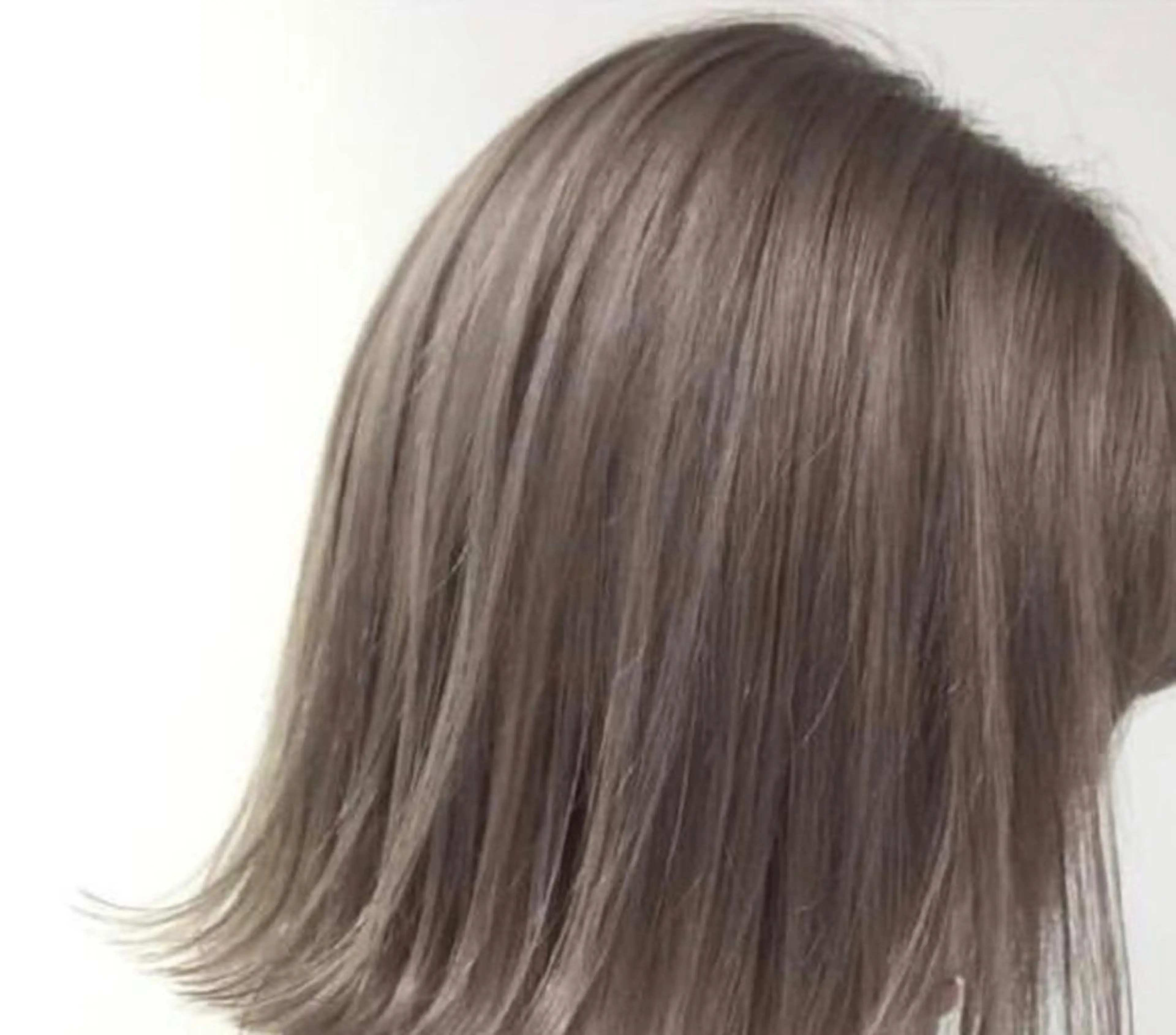 ミディアム カラー ニシキオリ ユウキのヘアスタイル