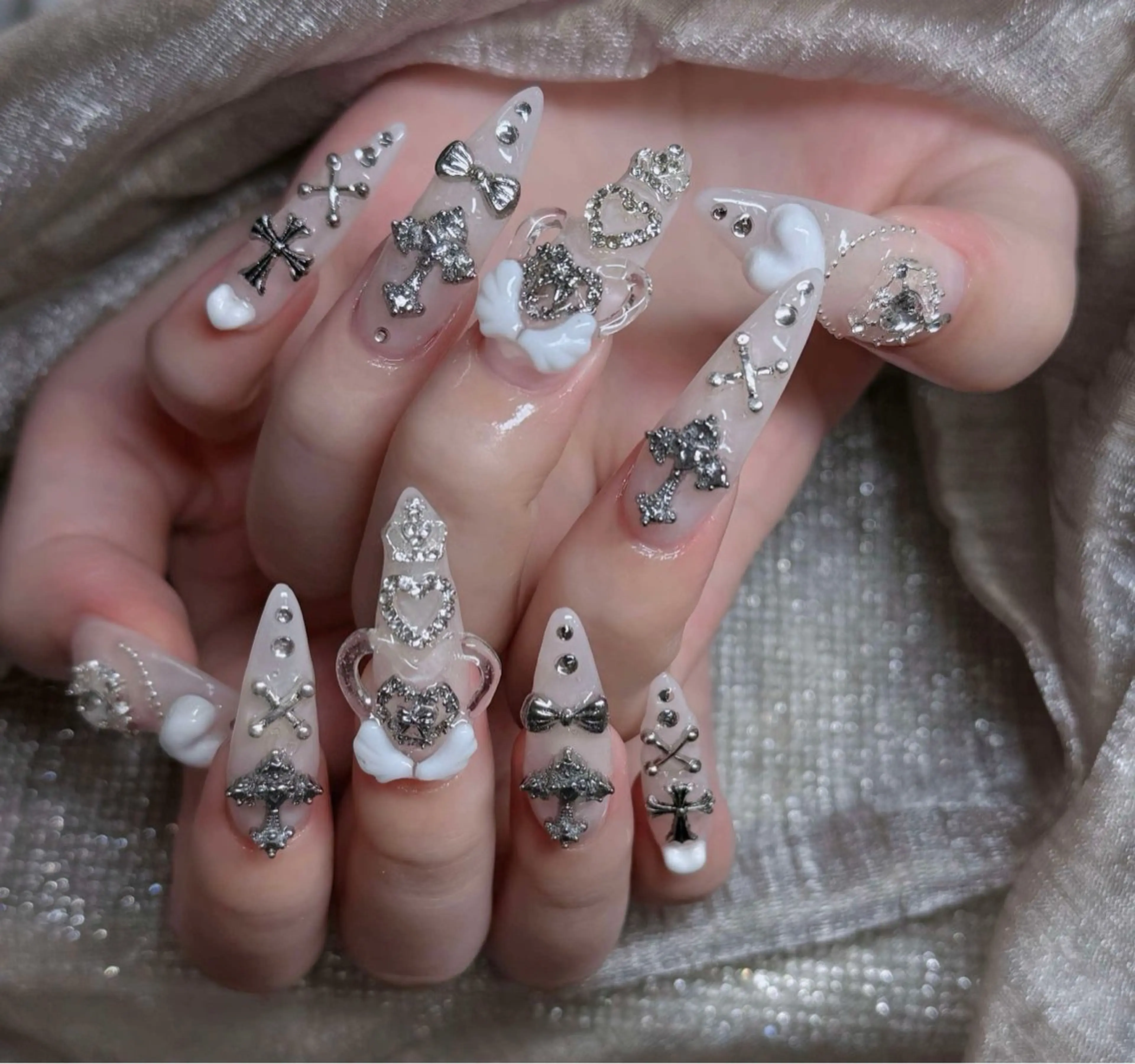 ネイル フレンチネイル ジェルネイル ガラスフレンチ ハロウィン ハート ハンドネイル H.baby Nail Salonのネイルデザイン