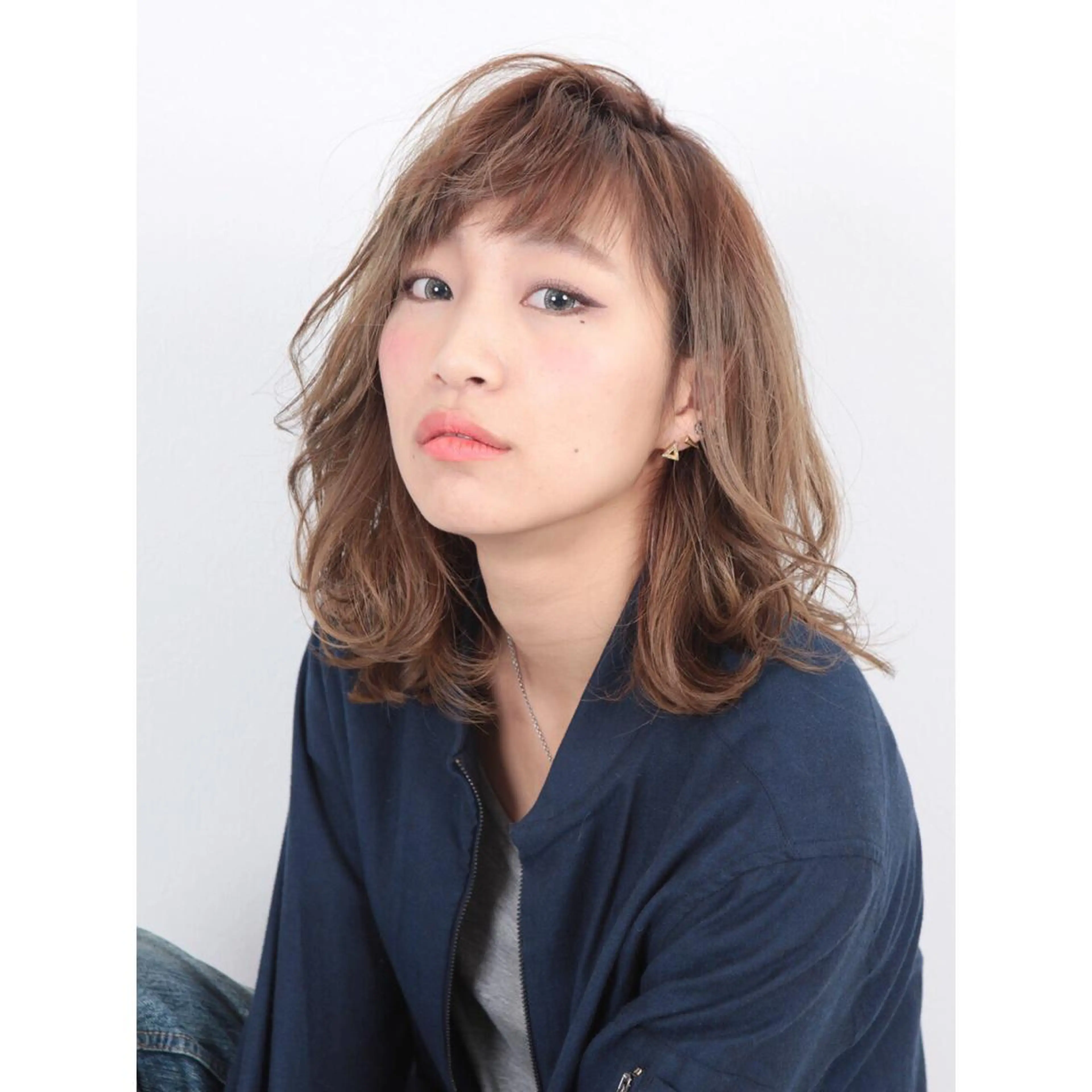 セミロング レイヤーカット 樽見 怜のヘアスタイル