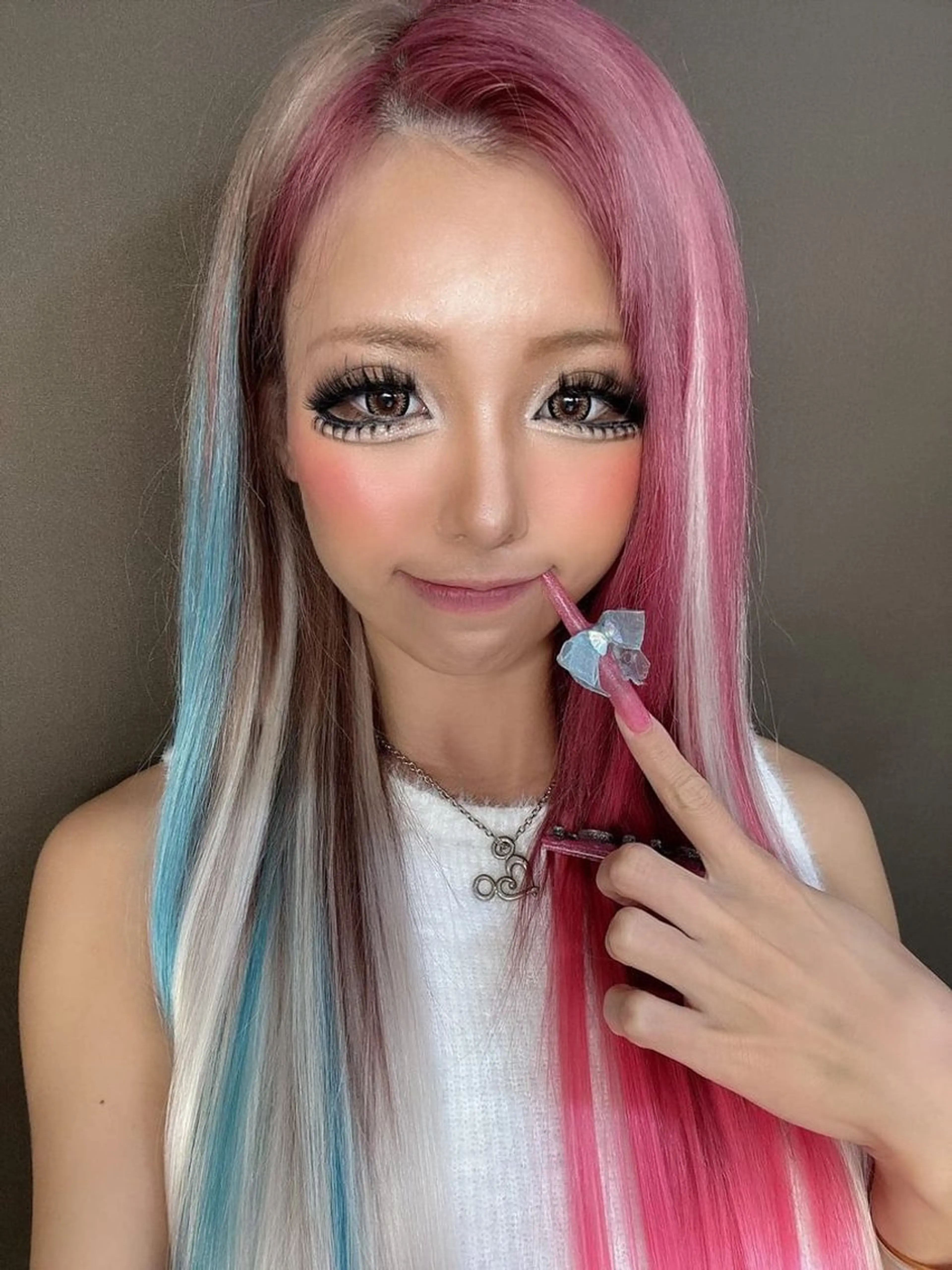 カラー デザインカラー ツートーンカラー ヘアカラー ヘアセット Seleneコウキ ブリーチ/ハイトーンのヘアスタイル