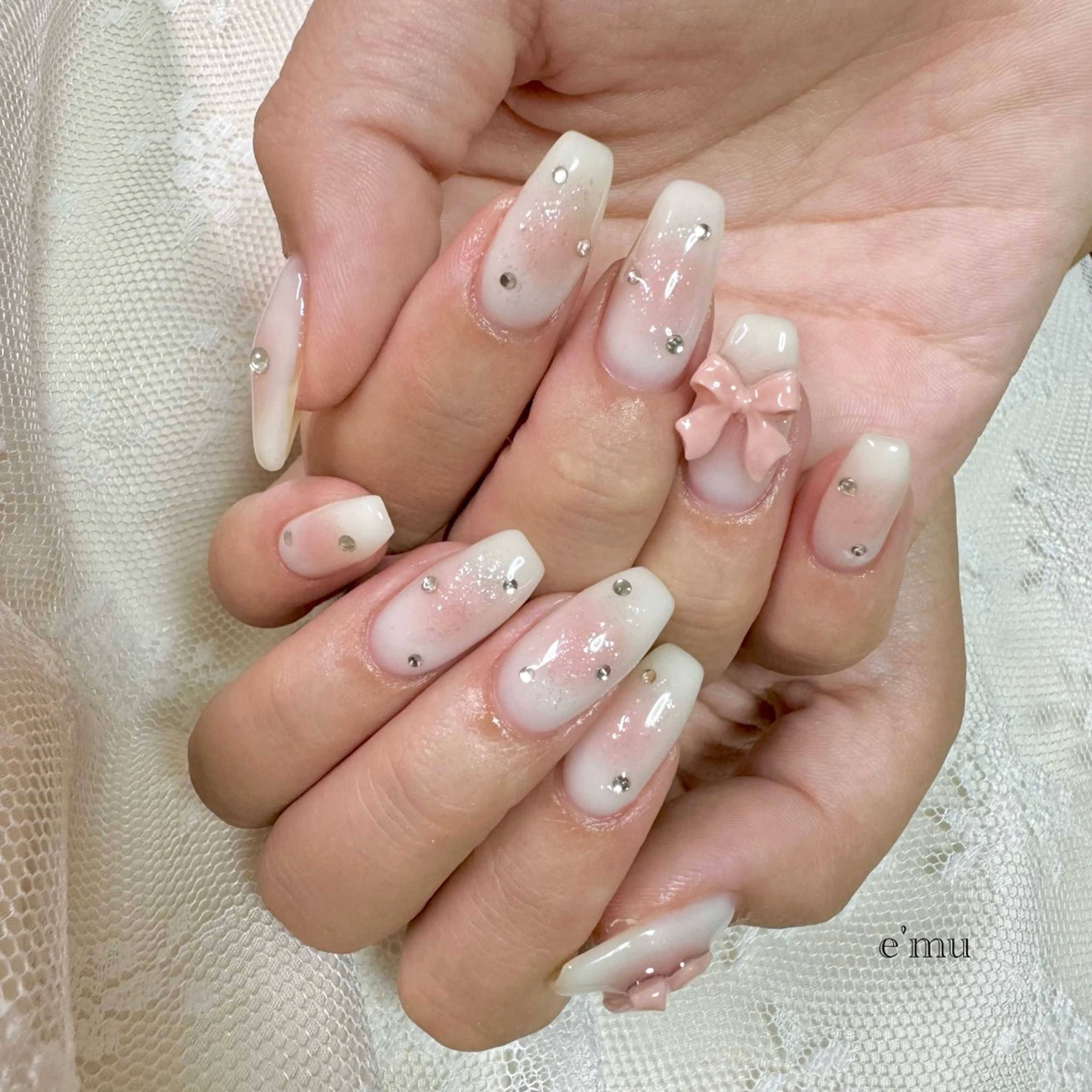 ネイル ガーリー ハンドネイル nail salon e'mu💐のネイルデザイン