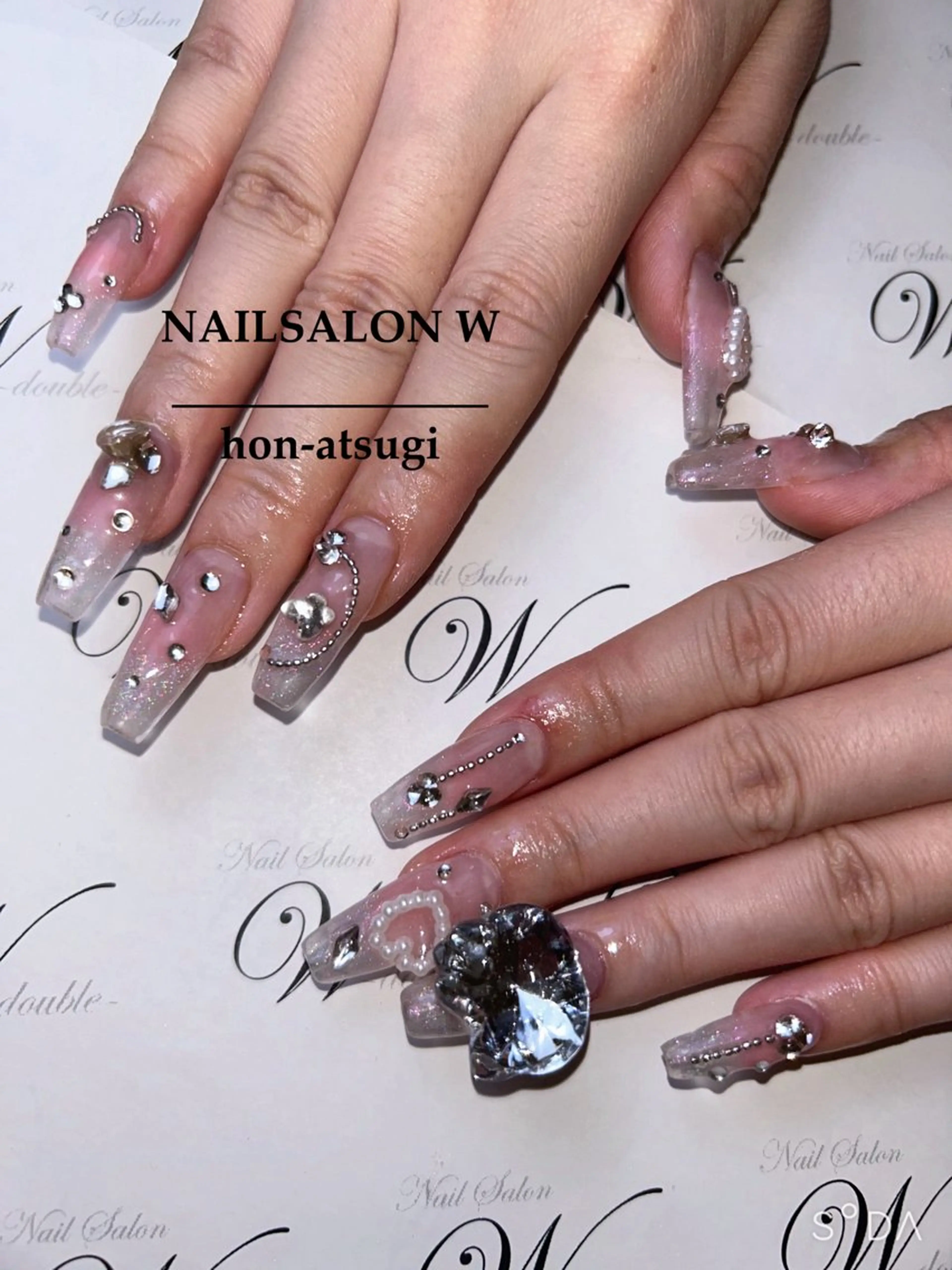 ミディアム ハンドネイル ネイルサロン ダブルのネイルデザイン