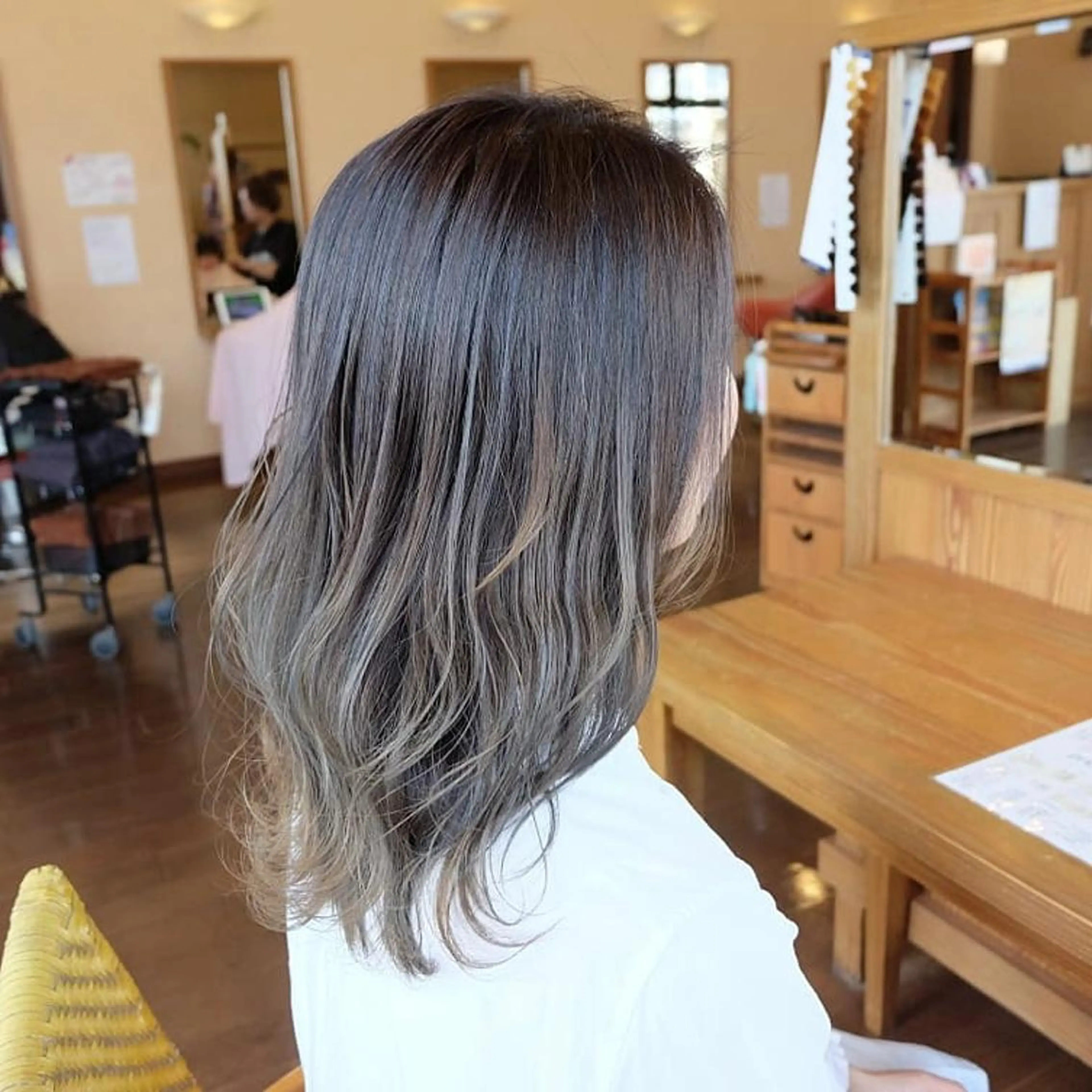 ミディアム カラー グラデーションカラー シルバー ara (荒武梨香)  のその他イメージ