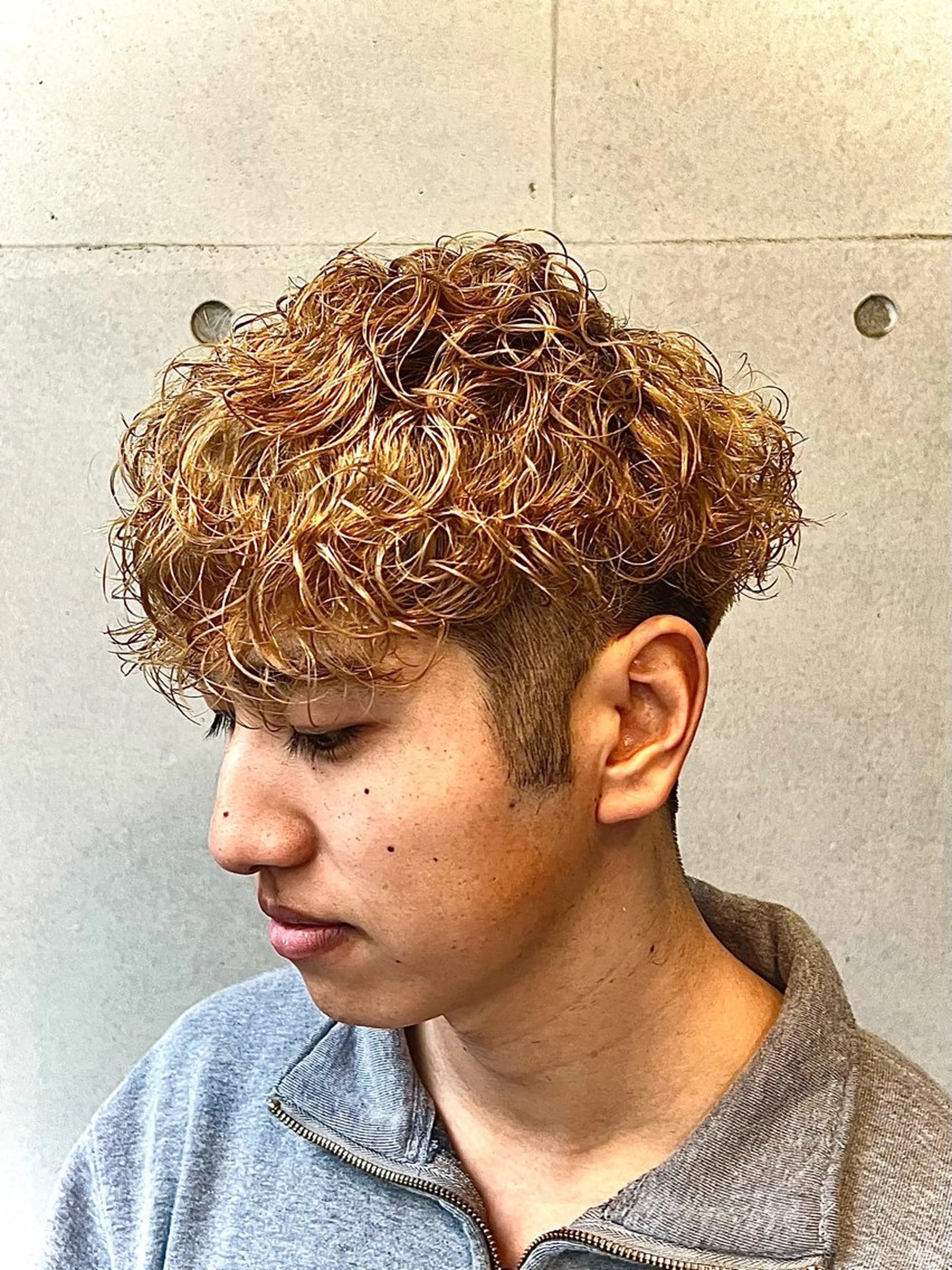 ショート パーマ メンズ メンズブリーチ メンズパーマ スペインカール カット パーマ 湘南のパーマ職人 🔥清水琉葵🔥のヘアスタイル