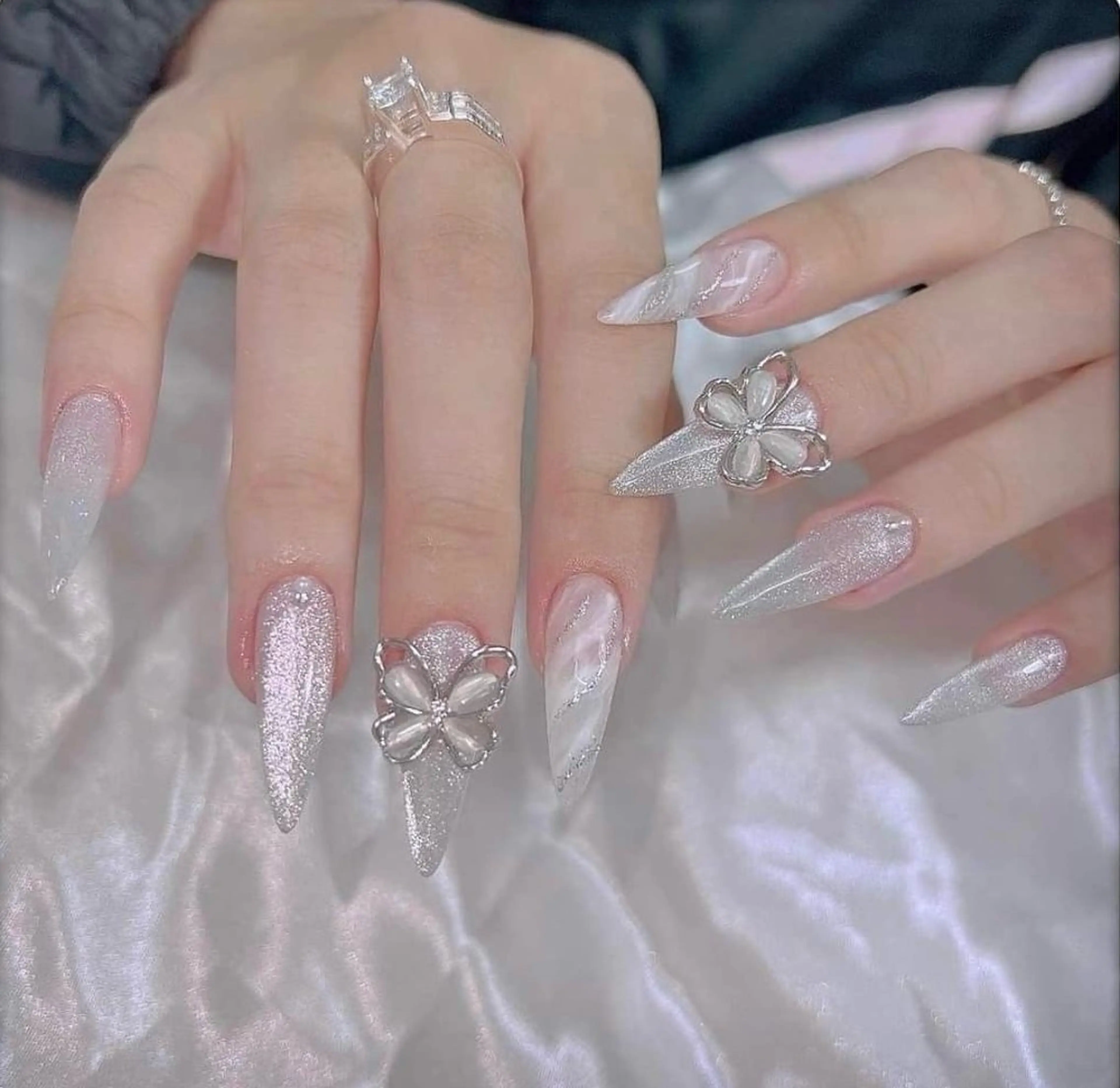 ネイル 長さ出し フレンチネイル グラデーション 卒業式 マグネットネイル ハンドネイル MIHANA NAILのネイルデザイン