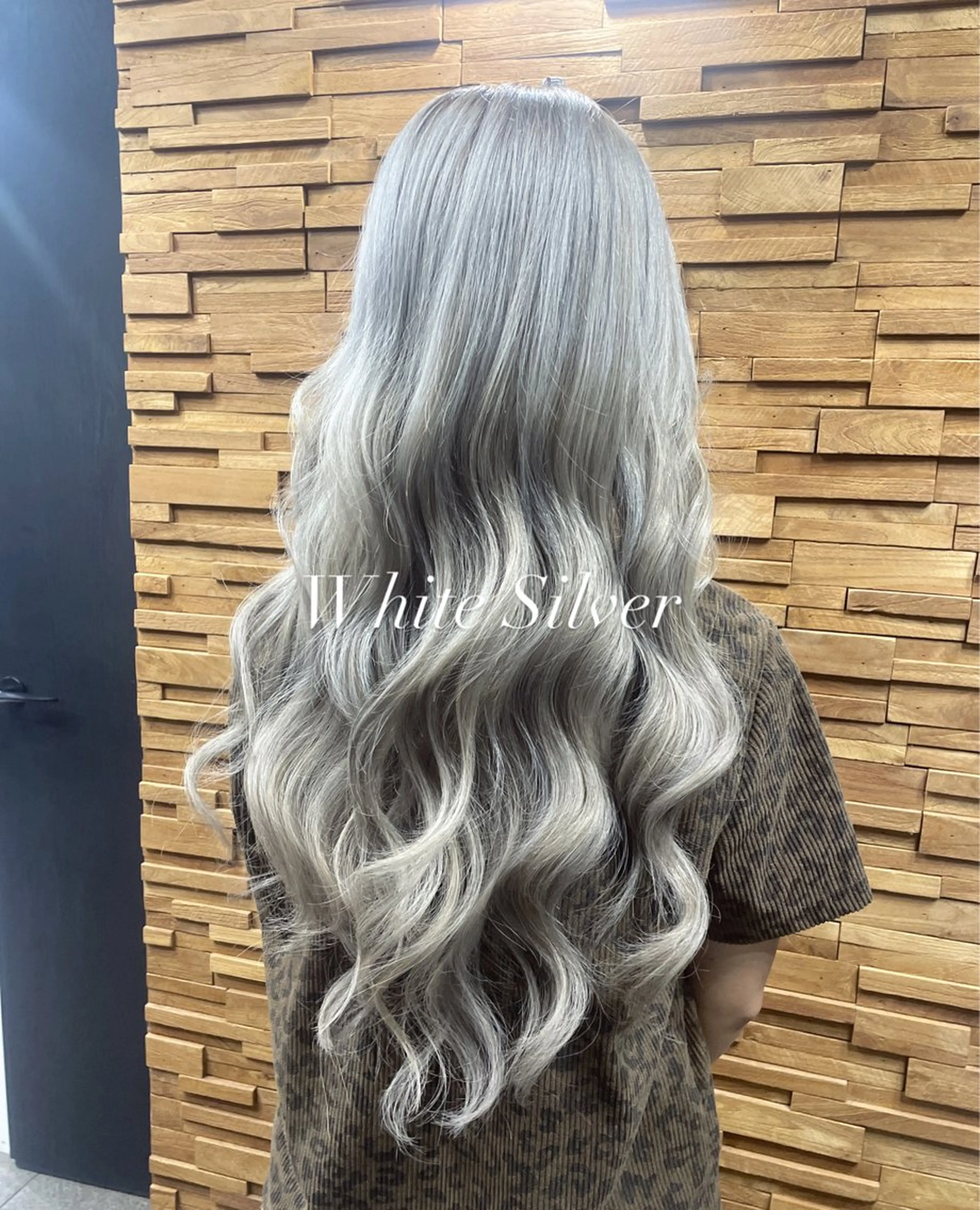 ロング カラー シールエクステ シルバー ホワイトシルバー エクステ 髪質改善 カット ヘアカラー エクステ ハイトーン&エクステ 横浜/RIEのヘアスタイル