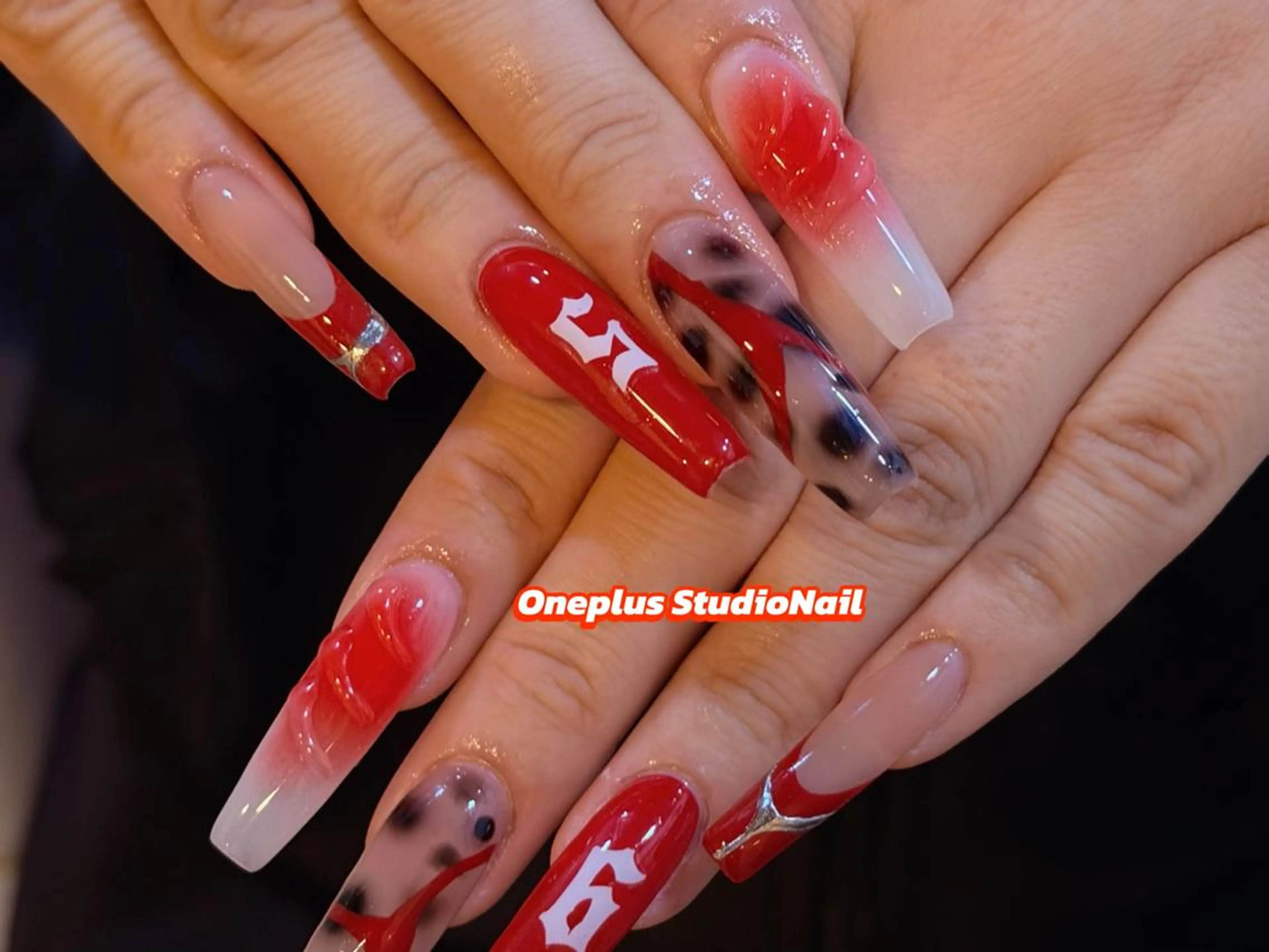 ネイル アニマル柄 ボルドー ブラウン フレンチネイル マグネットネイル haruka 🧸のネイルデザイン