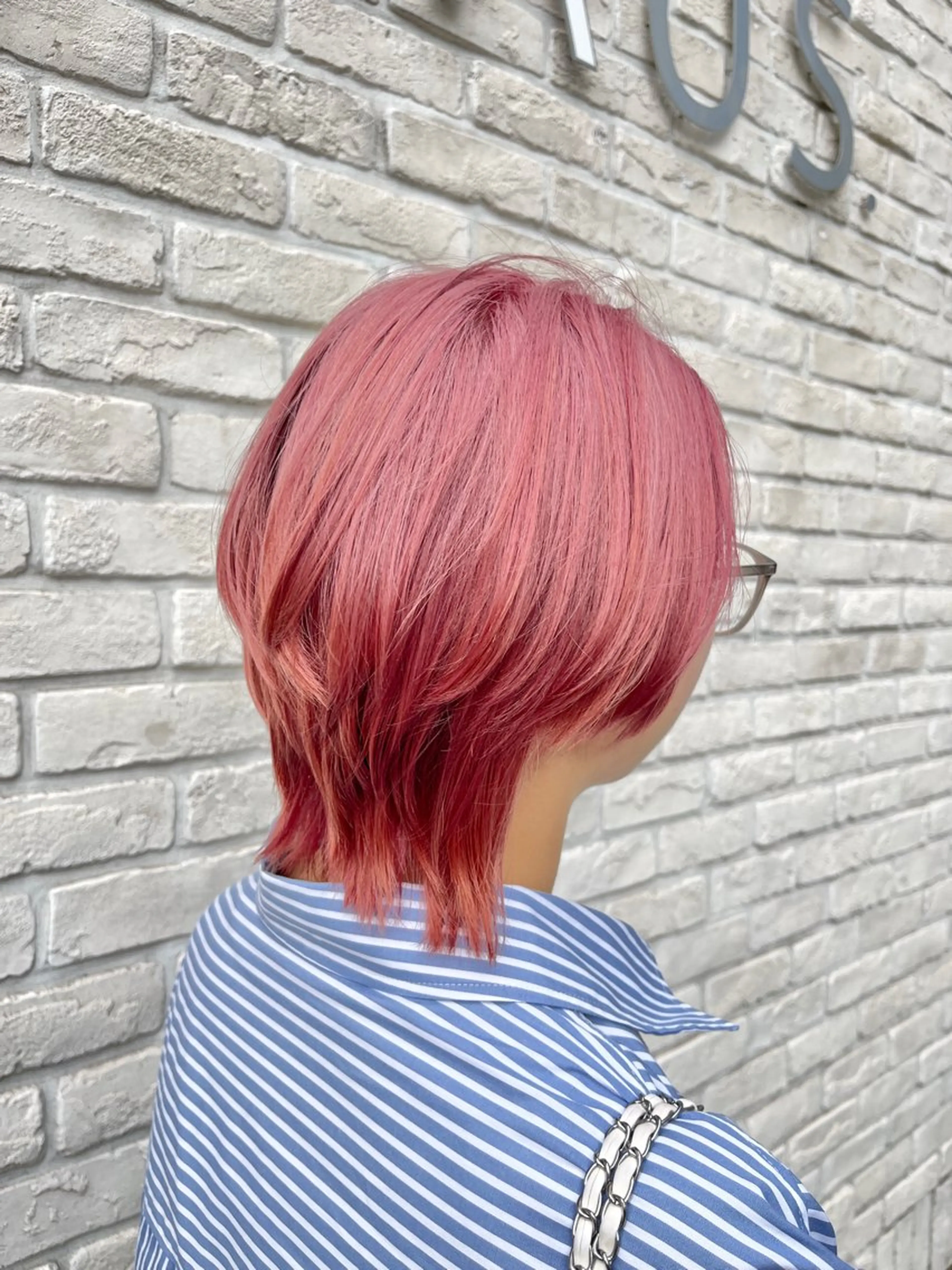 ショート カラー ブリーチ ハイトーンカラー ピンクカラー ヘアカラー ケアブリーチカラー シールエクステのヘアスタイル