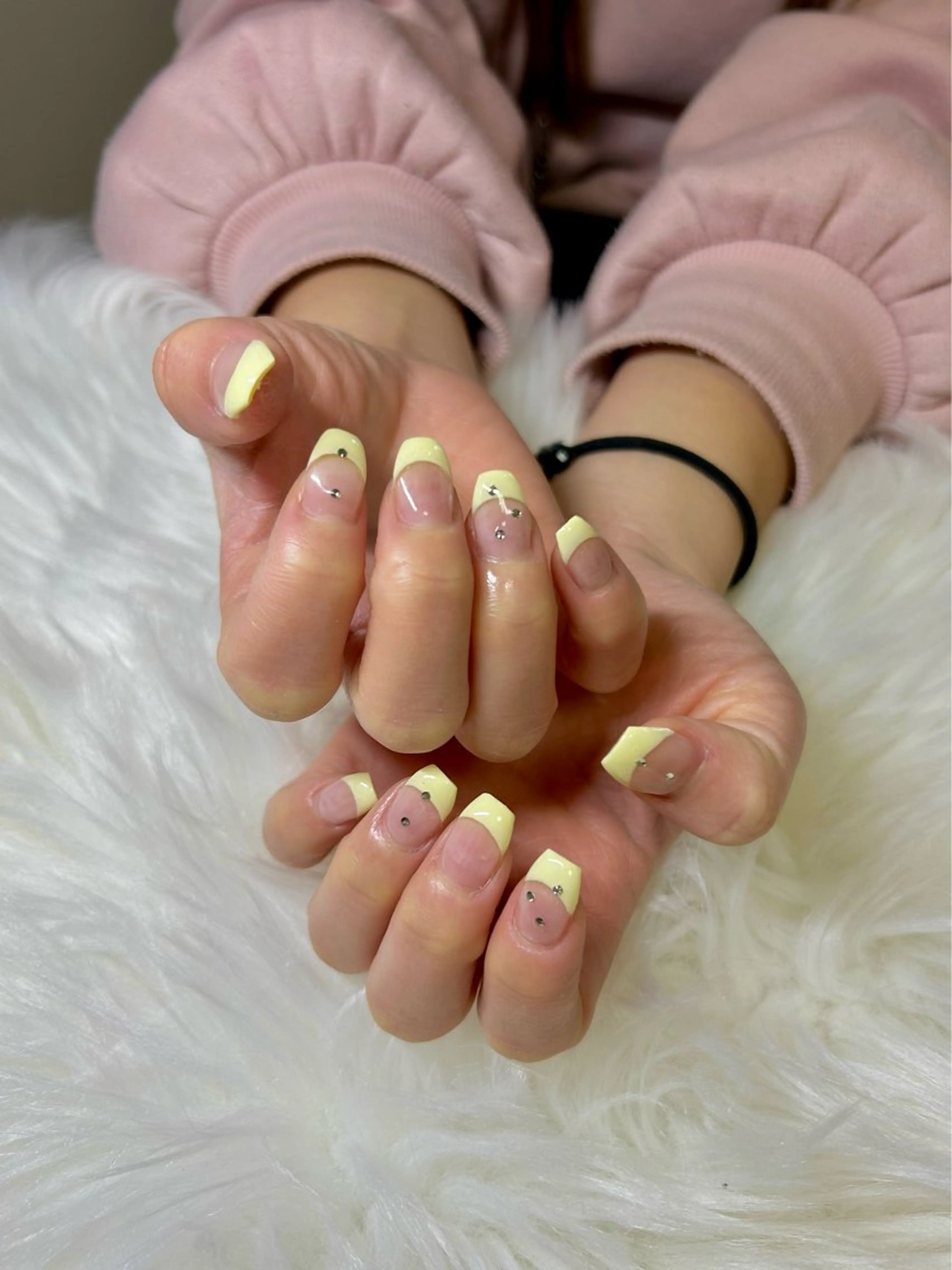 ネイル フレンチネイル 黄色 private nailsalon Alice所属・Alice / Nanaのネイルデザイン