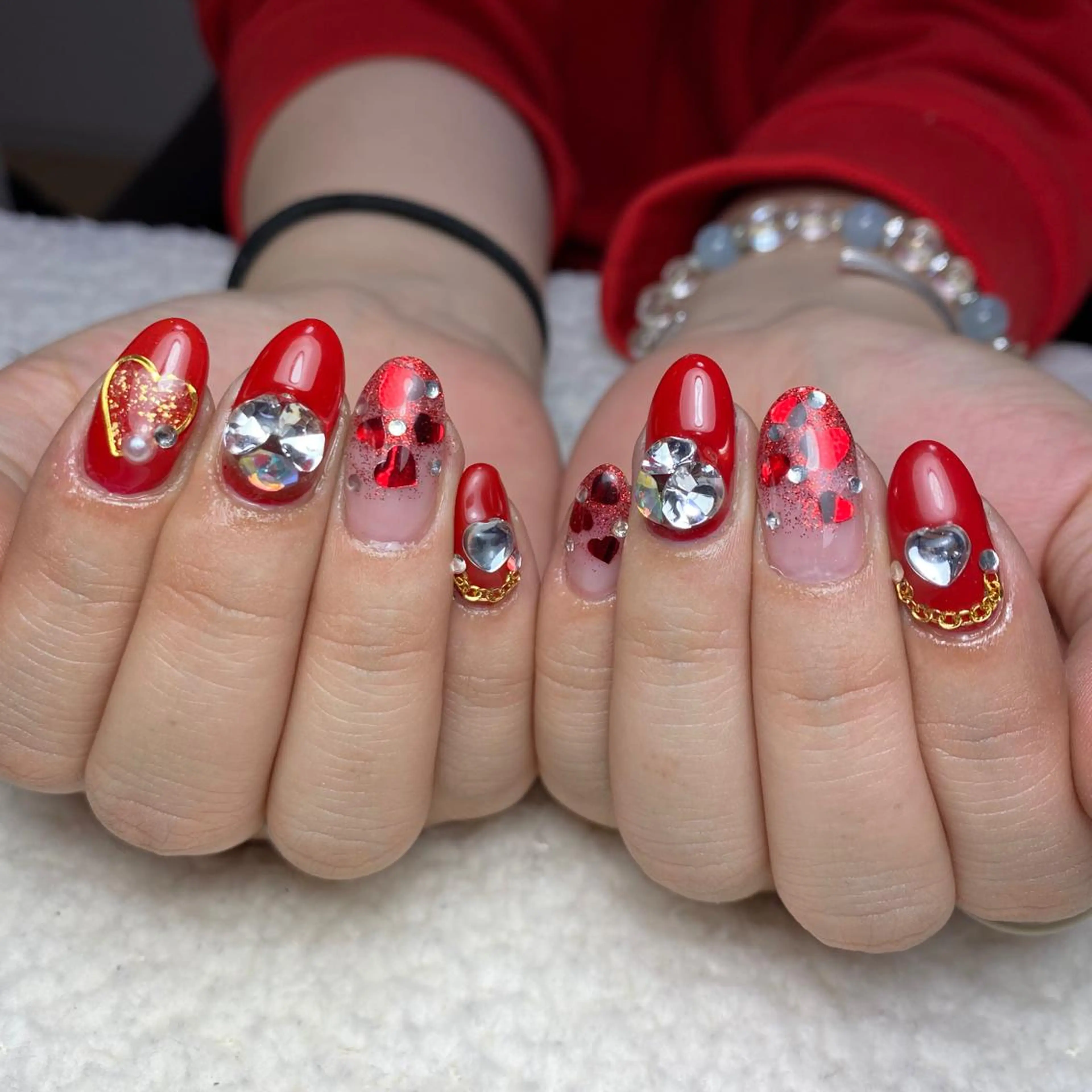 ネイル グラデーション ハート 赤色 バレンタイン ハンドネイル COCO+所属・COCO +のエステ・リラクイメージ