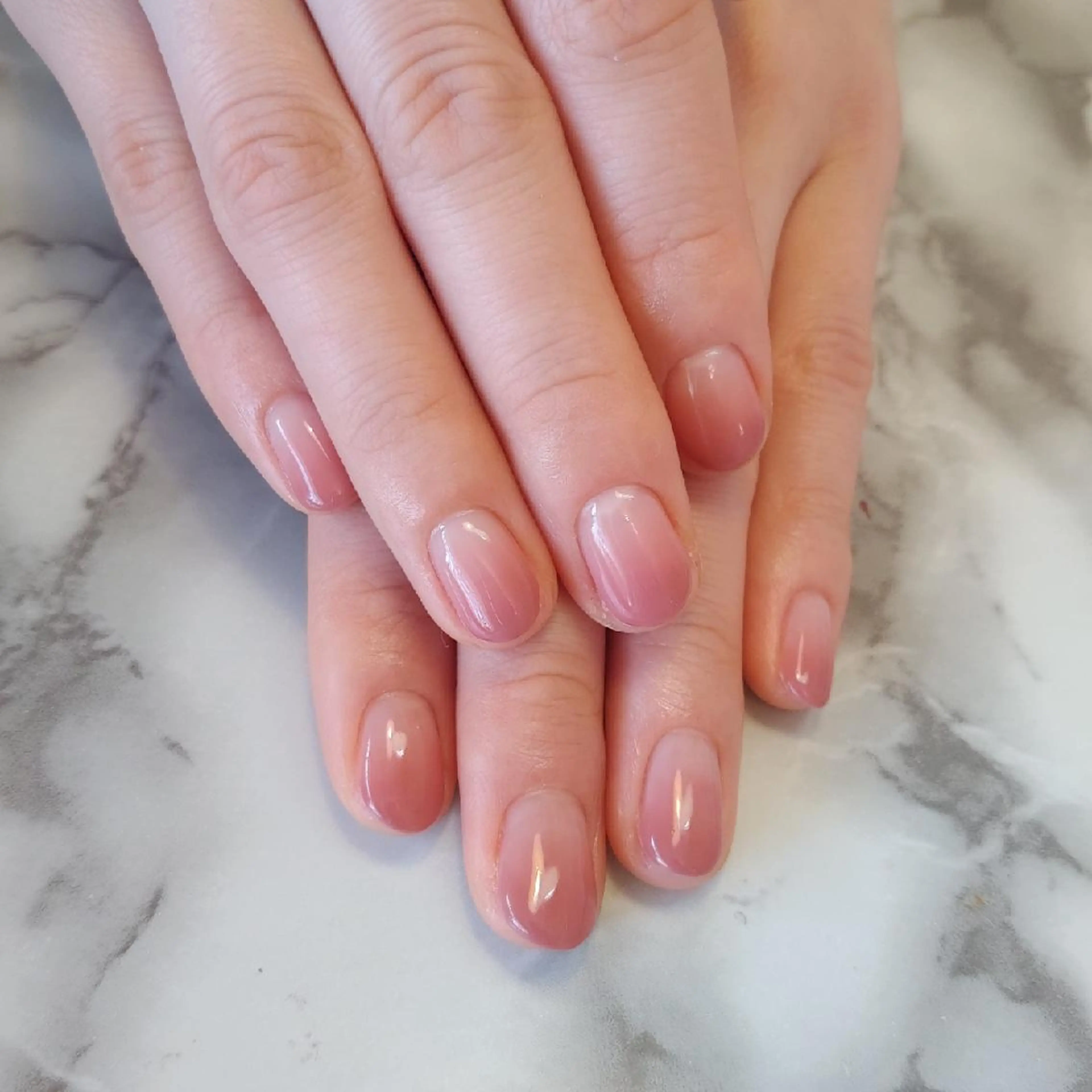 ネイル グラデーション ジェヌインネイル 河内のネイルデザイン