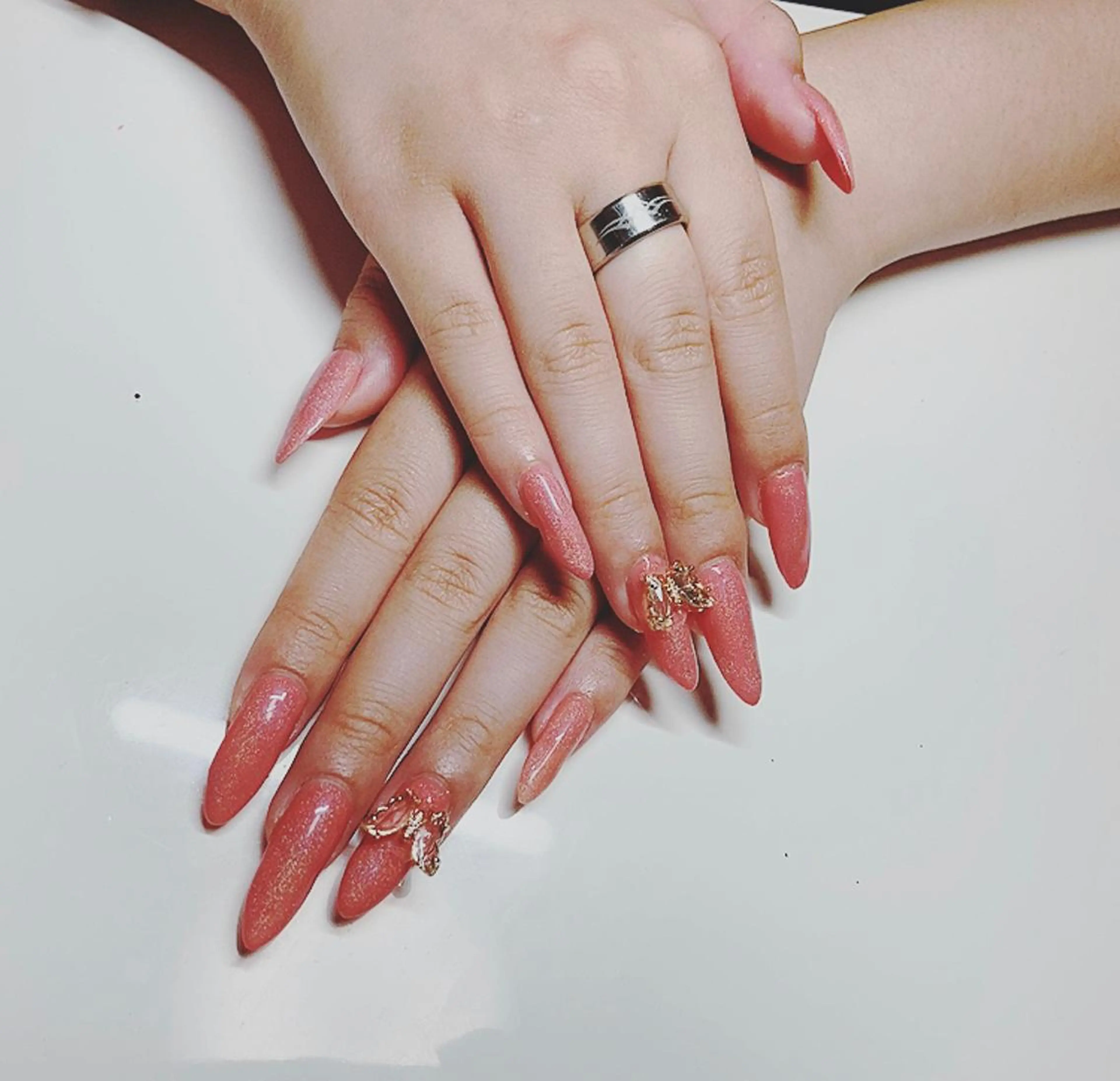 ネイル オーロラネイル 夏ネイル ハンドネイル ハンドケア YunAsu ひぃちゃんのエステ・リラクイメージ