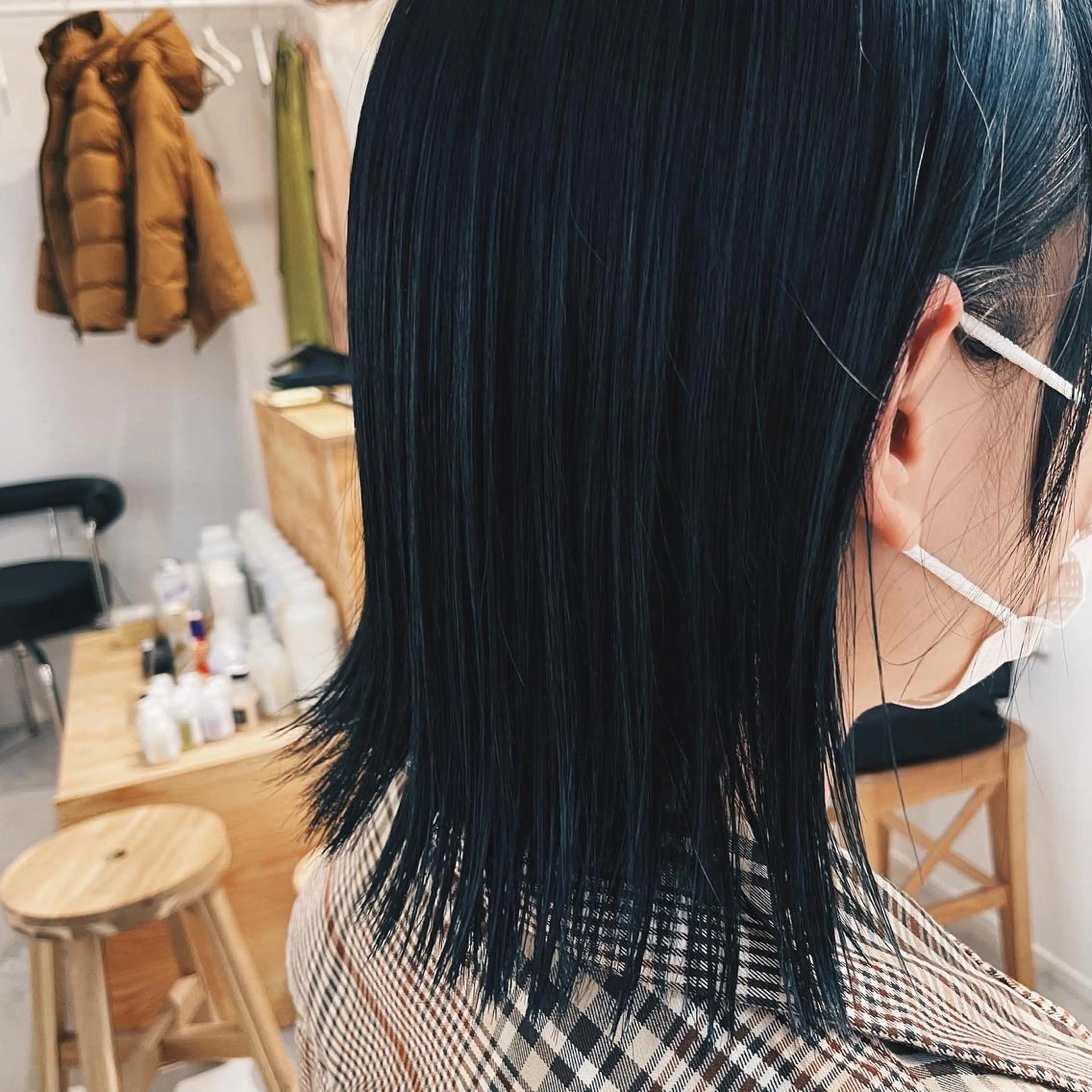 カラー 黒髪 ブリーチ ブルーカラー ブルーブラック カット ヘアカラー トリートメント fit/ madokaのヘアスタイル