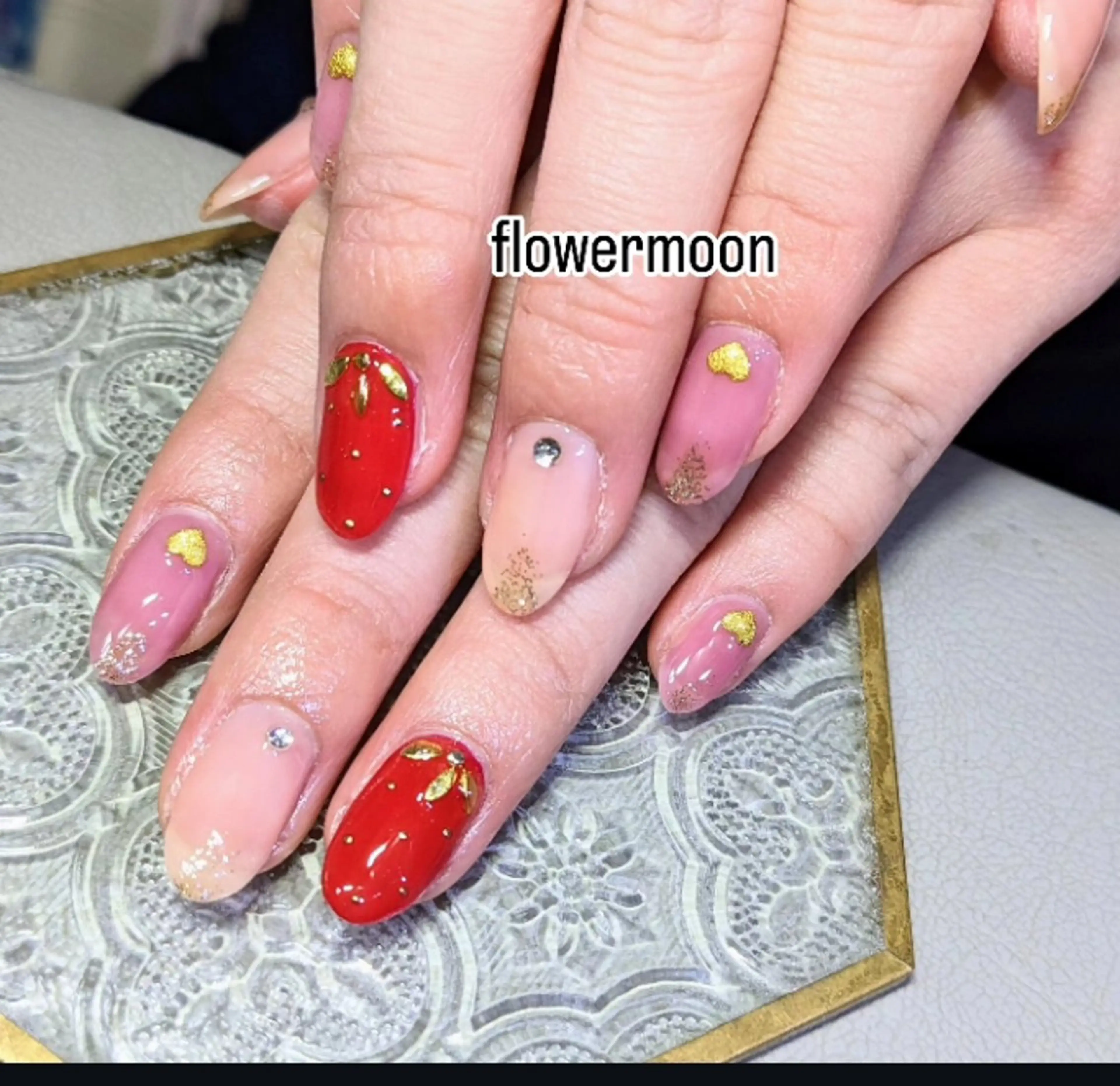 ネイル ハンドネイル ハンドケア フラワー ムーンのネイルデザイン