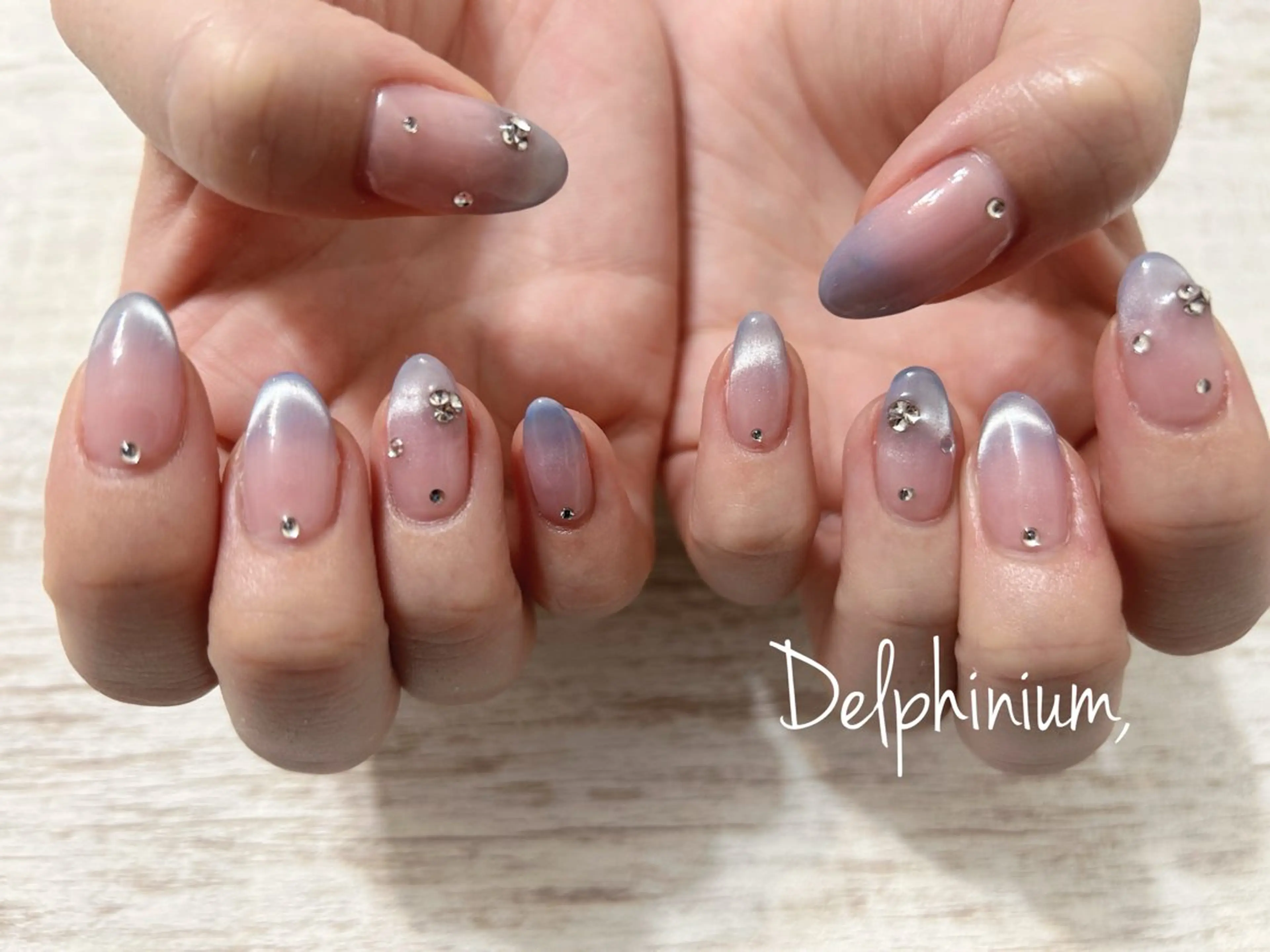 ネイル ブルー グラデーション マグネットネイル オフィスネイル ピンク ハンドネイル 岡本 友恵のネイルデザイン