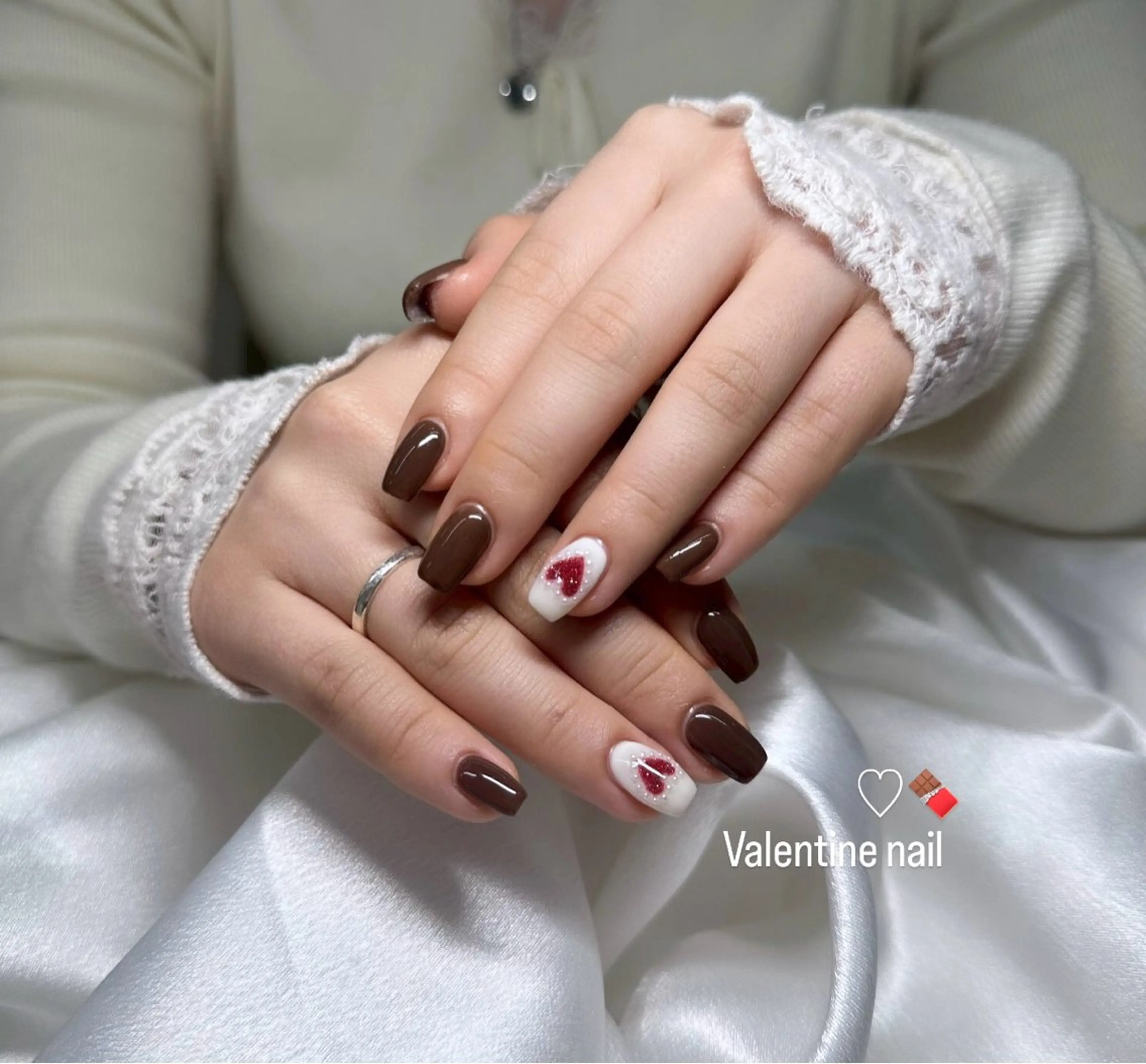 ネイル ブラウン フラッシュネイル ハート ワンカラーネイル バレンタイン Moana Oukaのネイルデザイン