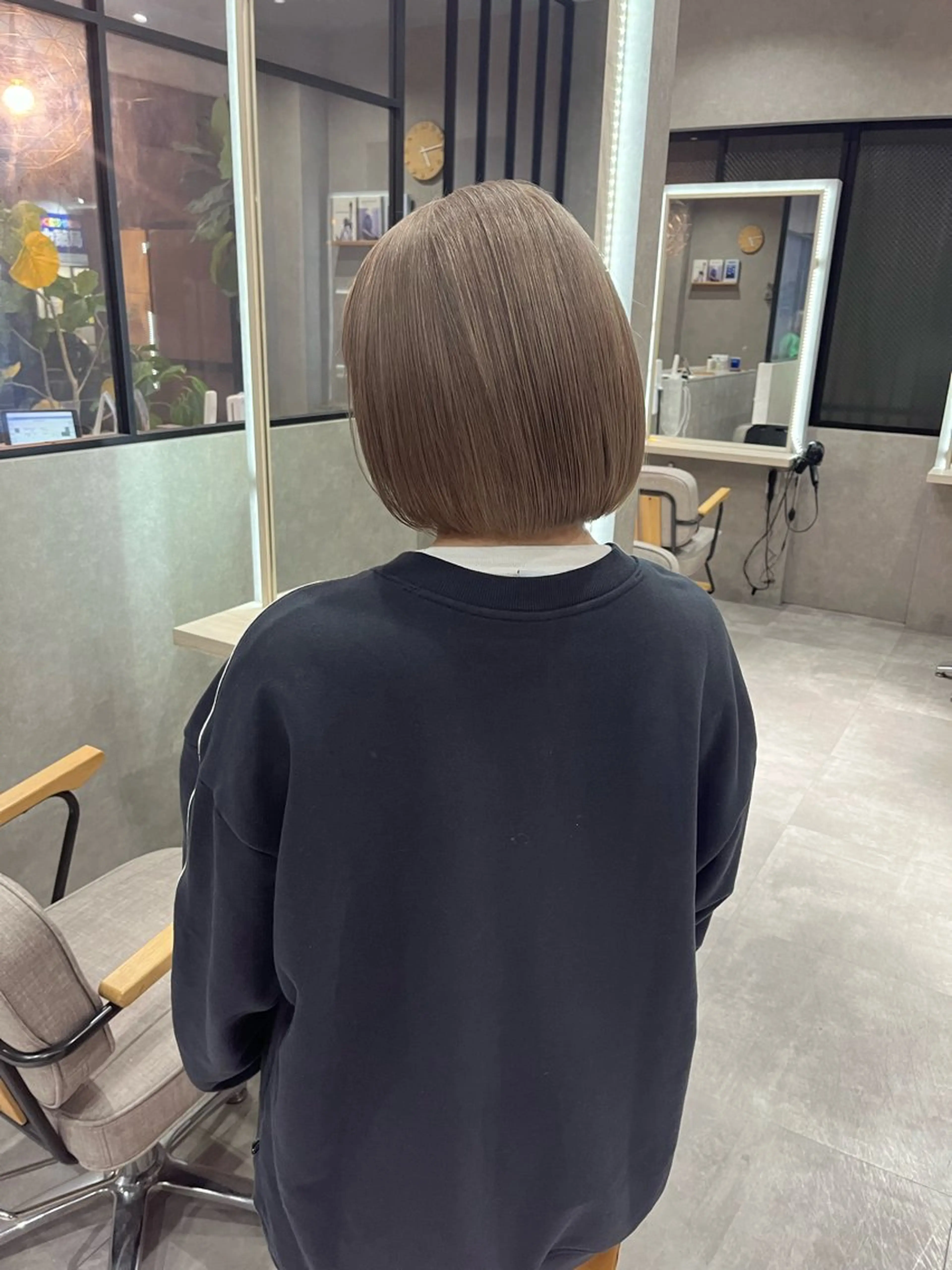 ショート カラー バレイヤージュ ベージュカラー ブリーチ ケアブリーチ ダブルカラー 長谷川 湧のヘアスタイル