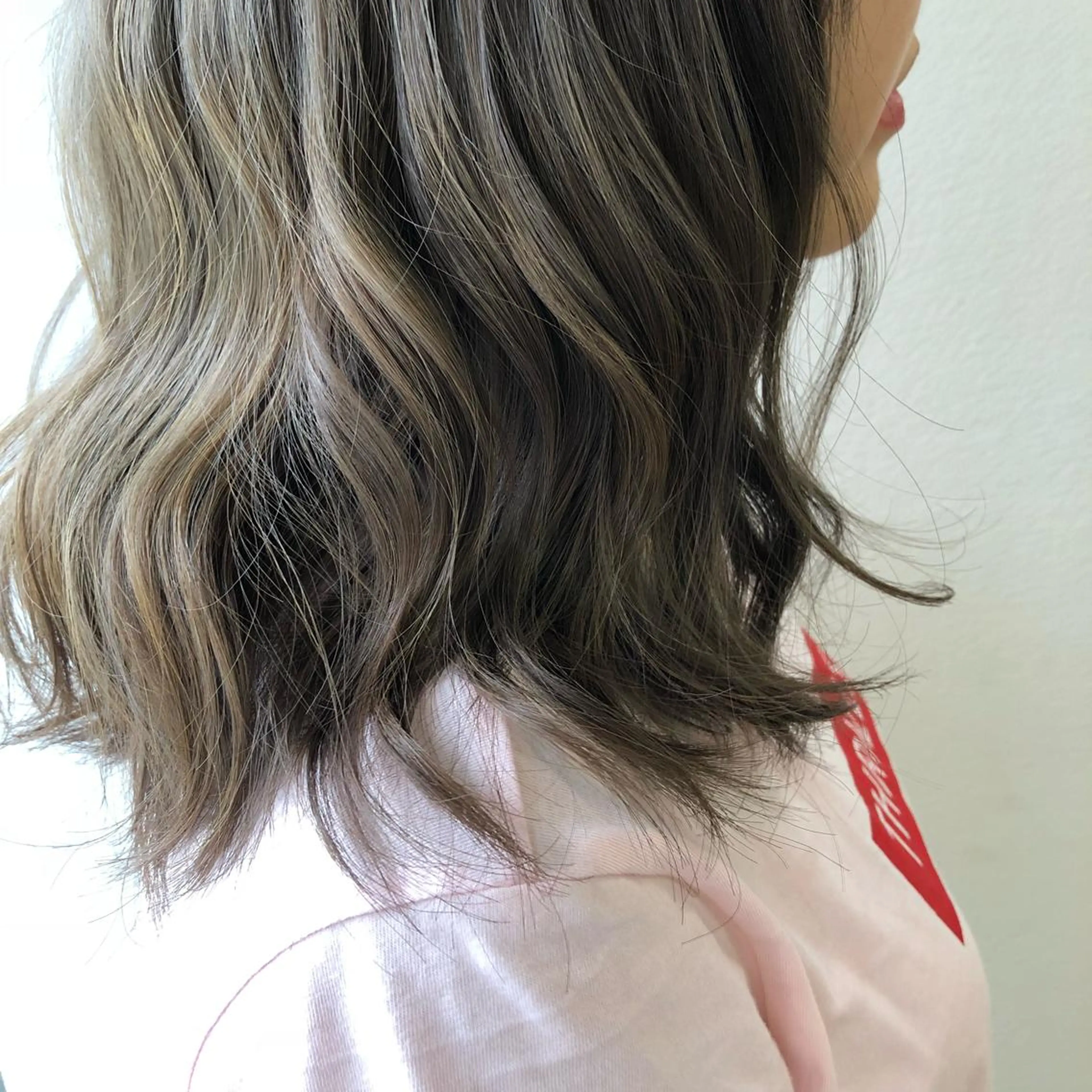 セミロング カラー ダブルカラー グレージュ LiEN所属・菅沢 奈生のヘアスタイル