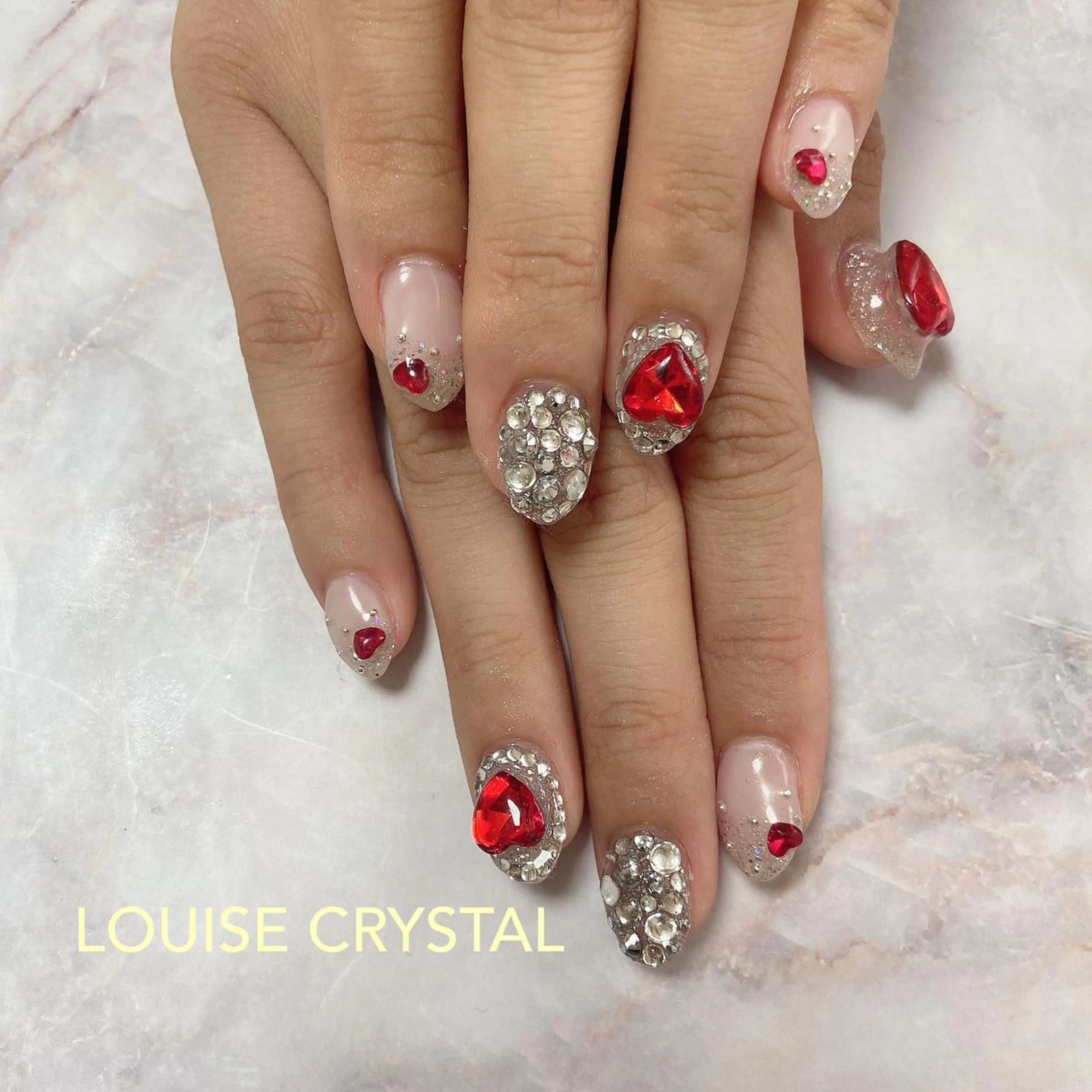 ネイル ハート ハンドネイル LOUISE CRYSTALのネイルデザイン