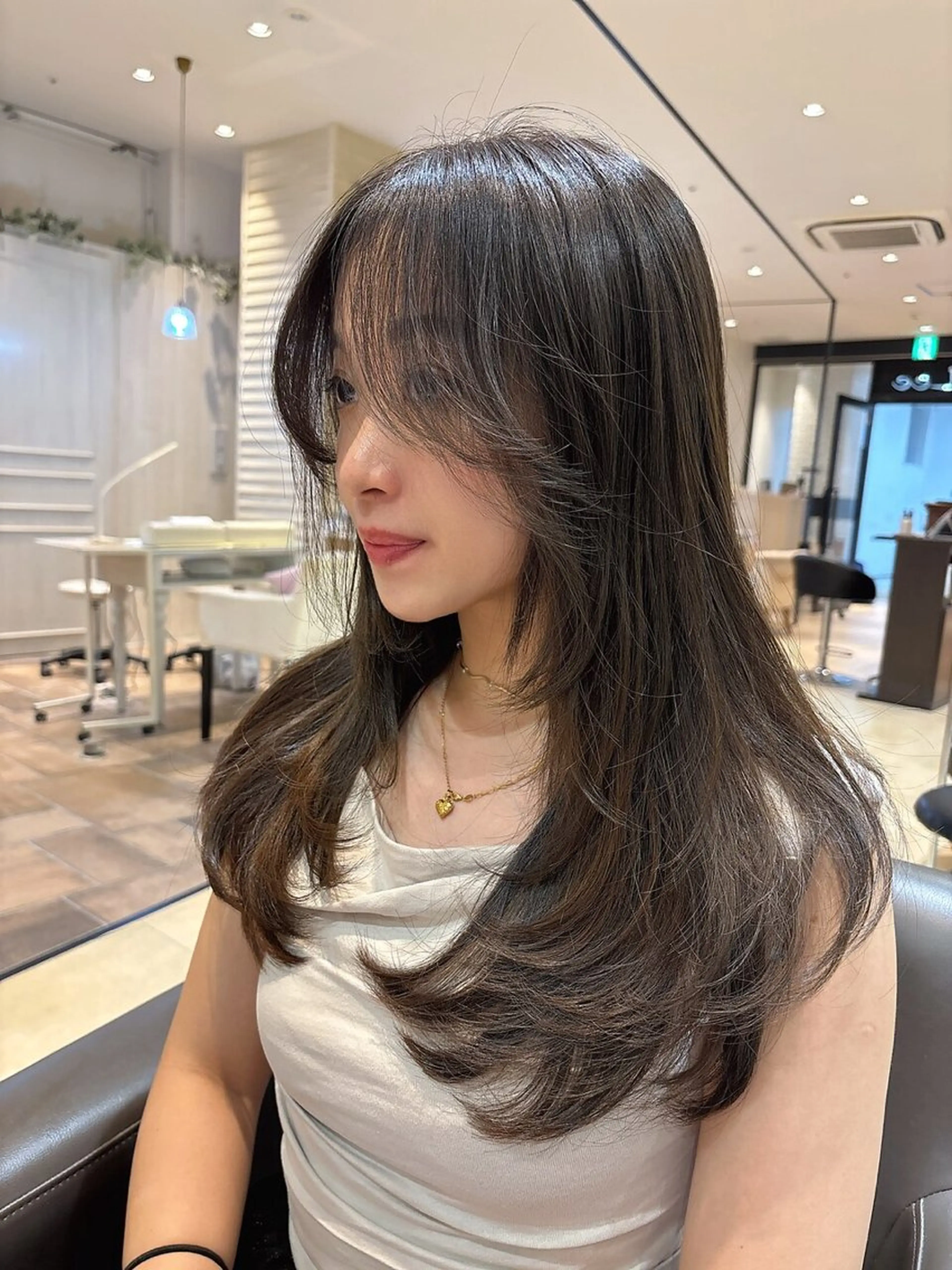 ミディアム カット トリートメント Maison髪質改善 レイヤー/ハイトーンのヘアスタイル