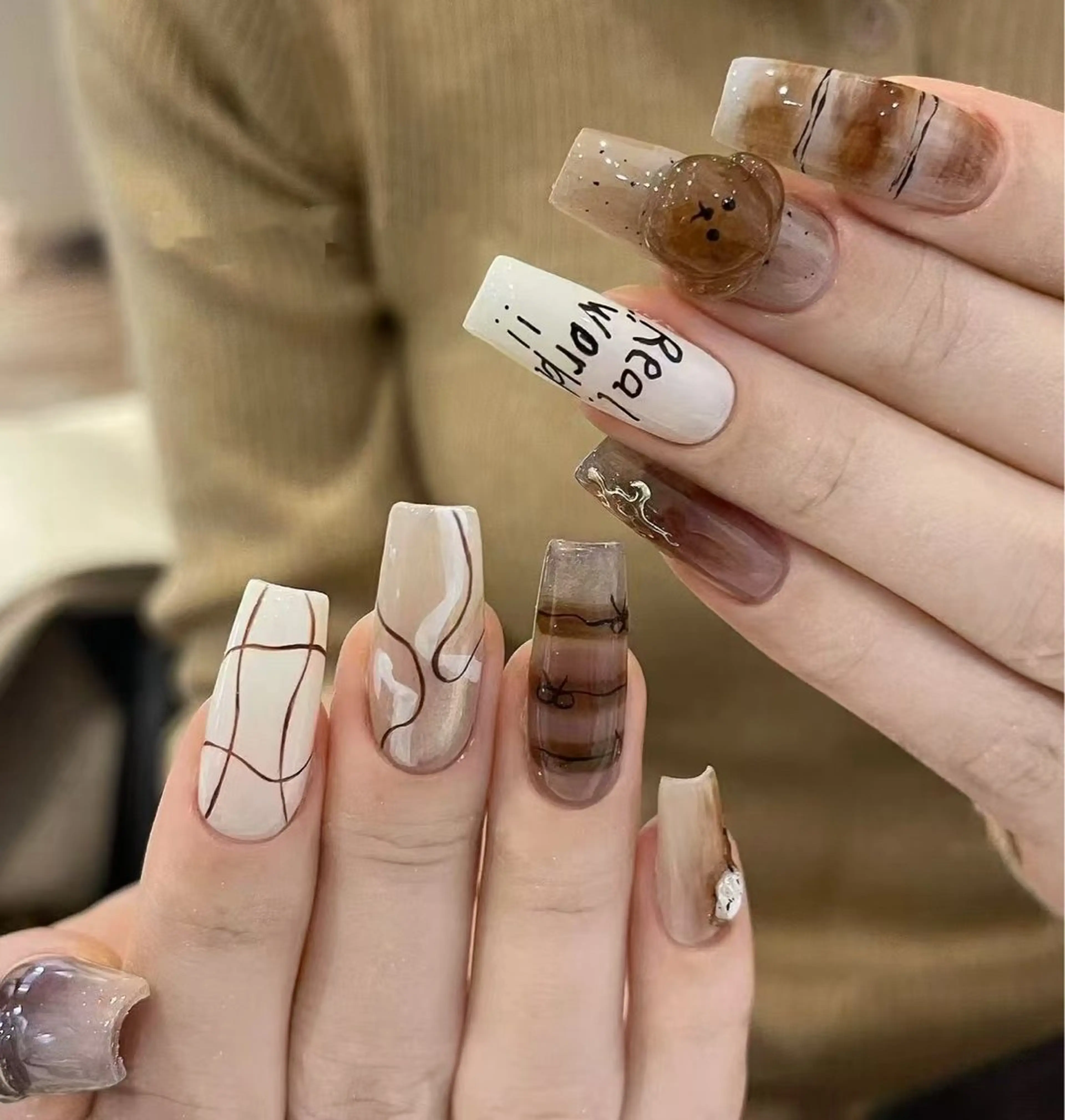 ネイル オーロラネイル フラワーネイル フットネイル フレンチネイル ジェルネイル ハンドネイル BabyYouMi ねねのネイルデザイン