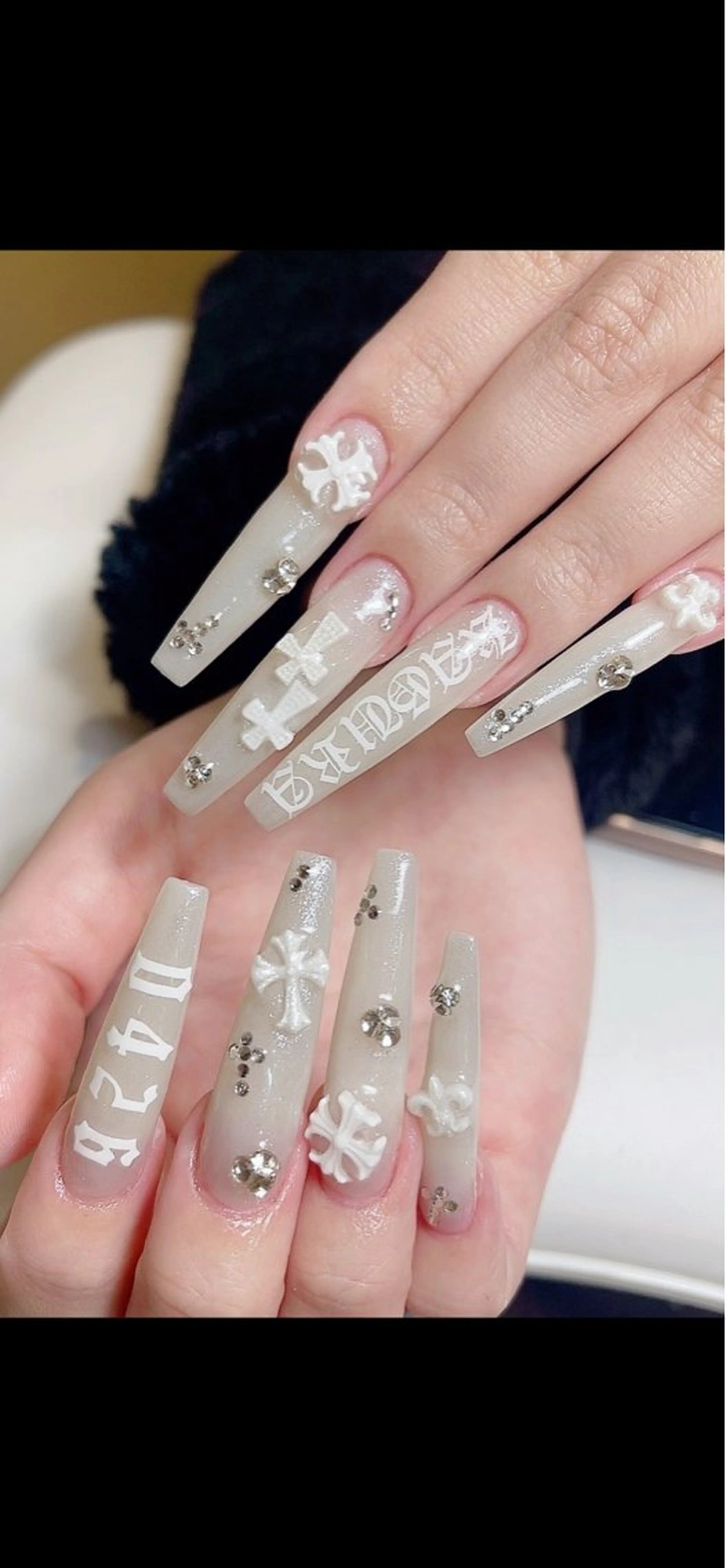 ロング ハンドネイル Chiin Nailのネイルデザイン