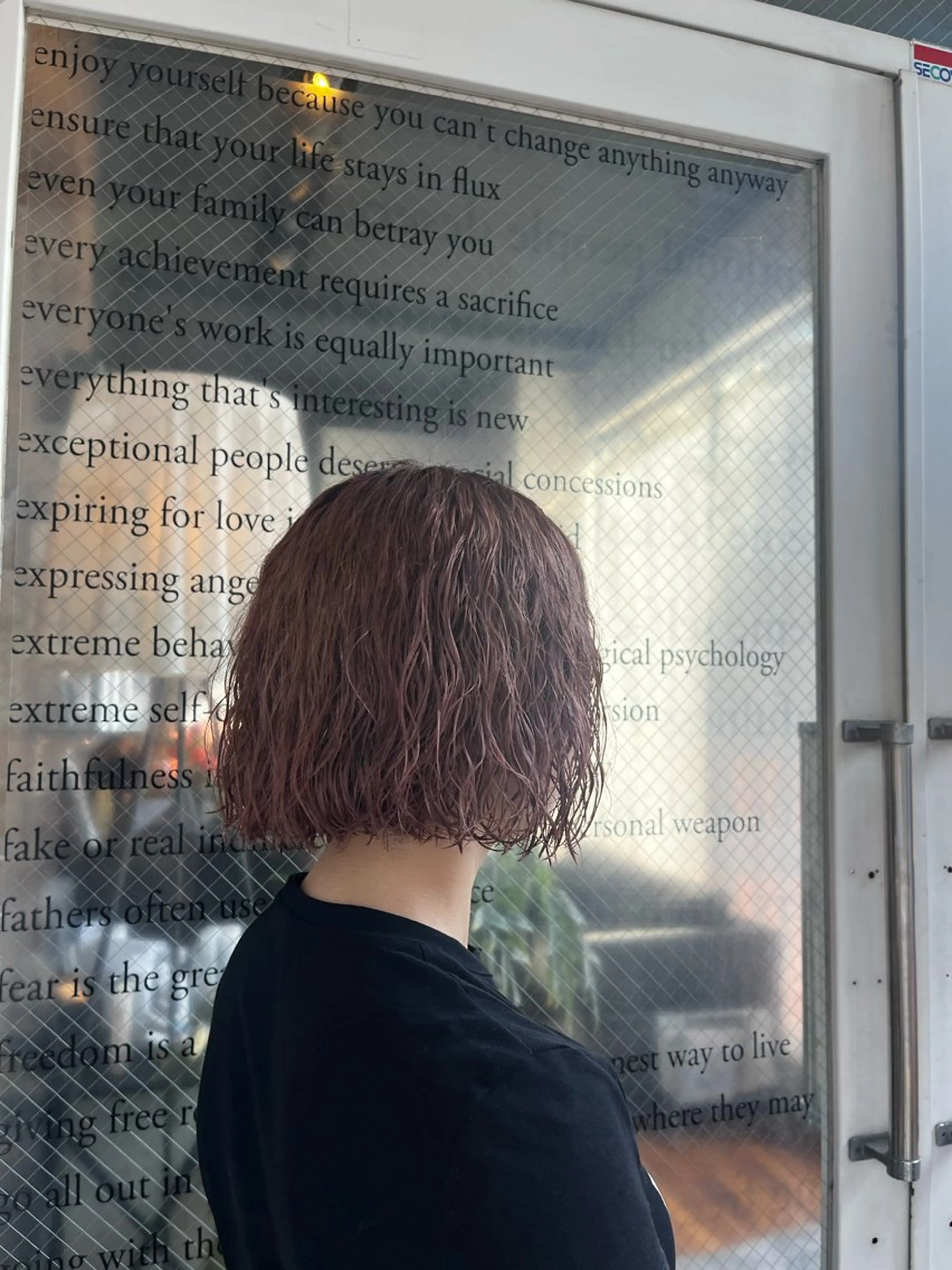 ショート カット パーマ まみ/暖色カラー /デザインカラーのヘアスタイル