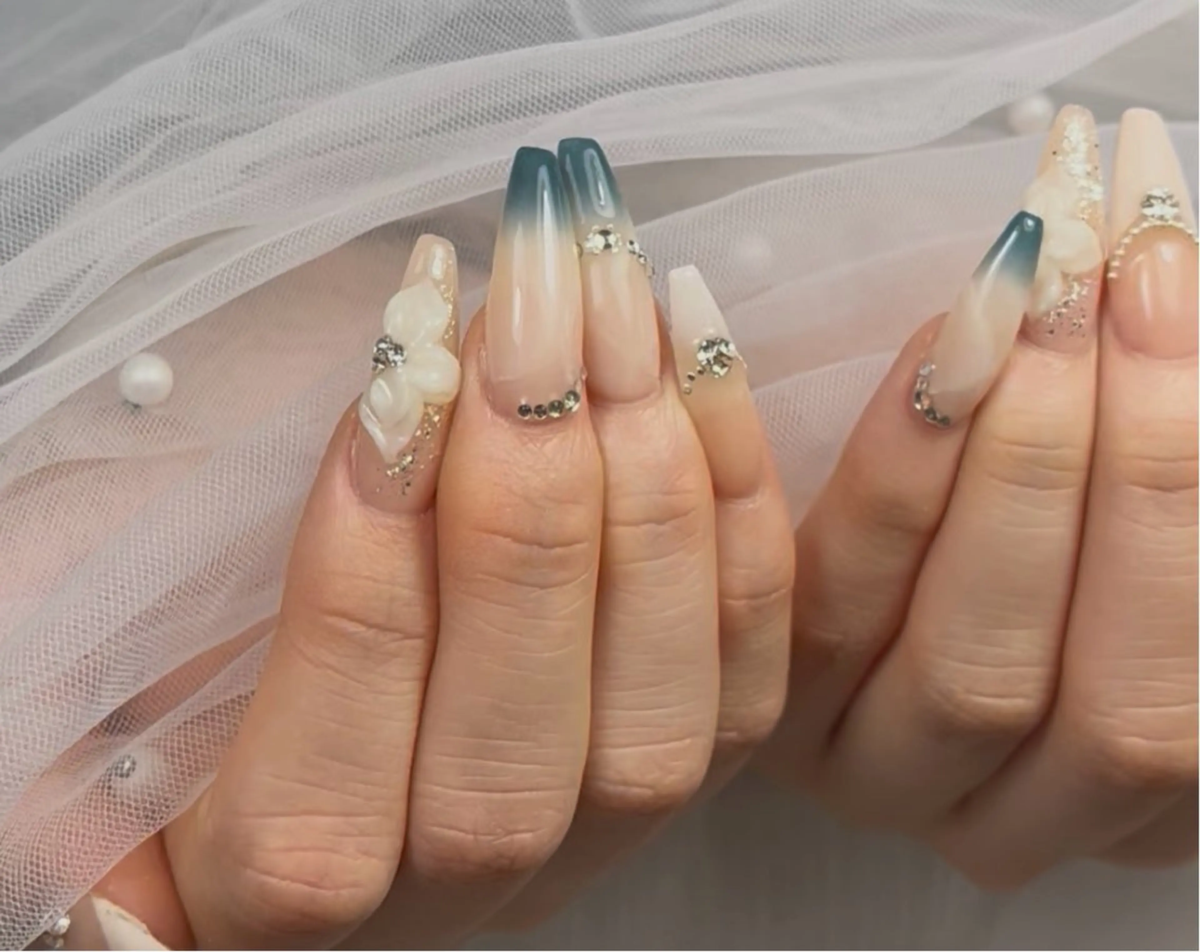 ネイル アートネイル オーロラネイル チークネイル 長さ出し フットネイル ハンドネイル ハンドケア Noiranail_ studio川越西口のネイルデザイン