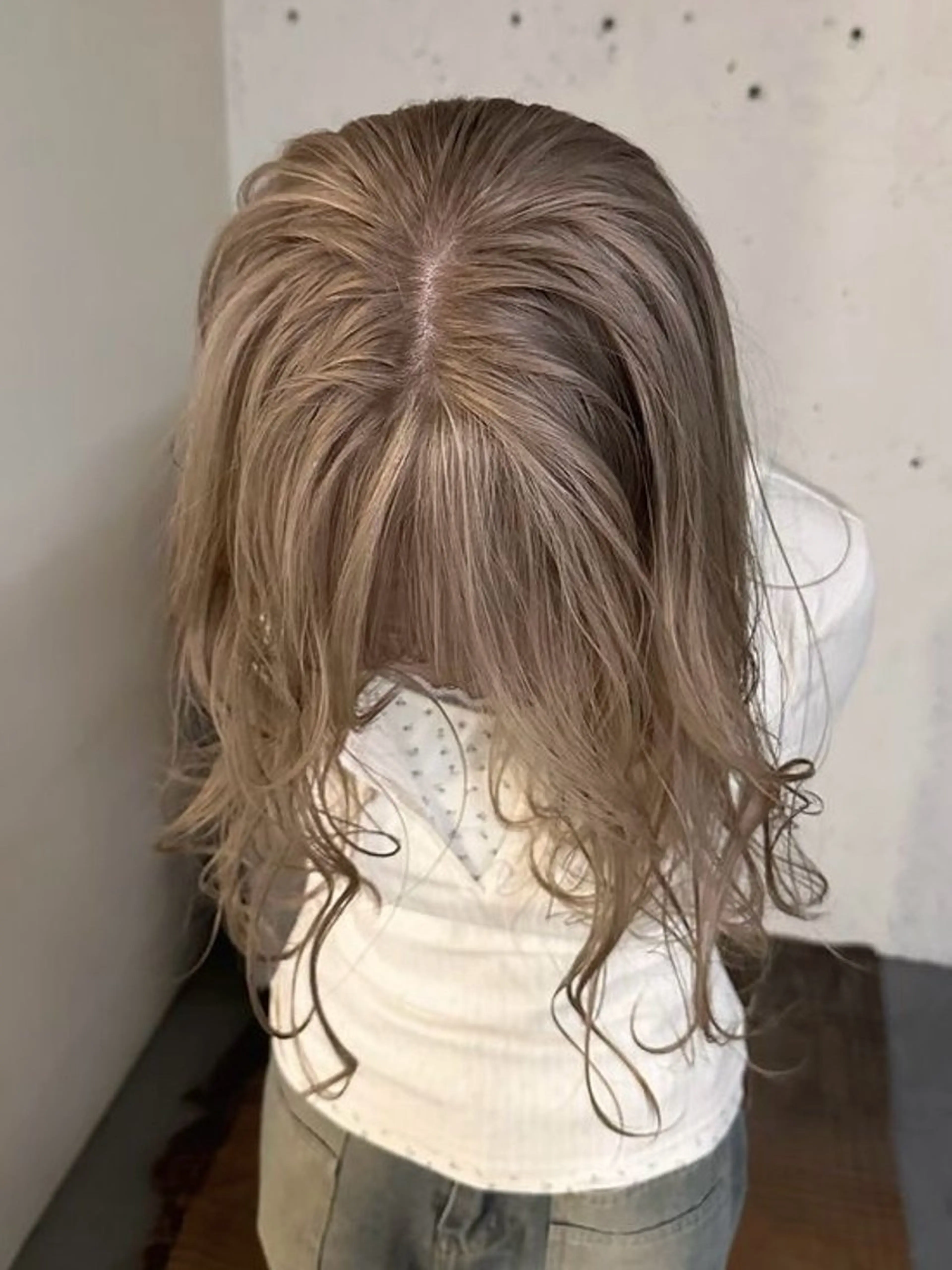 ロング カラー ベージュカラー ブリーチ ケアブリーチ グレージュ ミルクティーベージュ ヘアカラー 表参道/ハイライト バレイヤージュのヘアスタイル