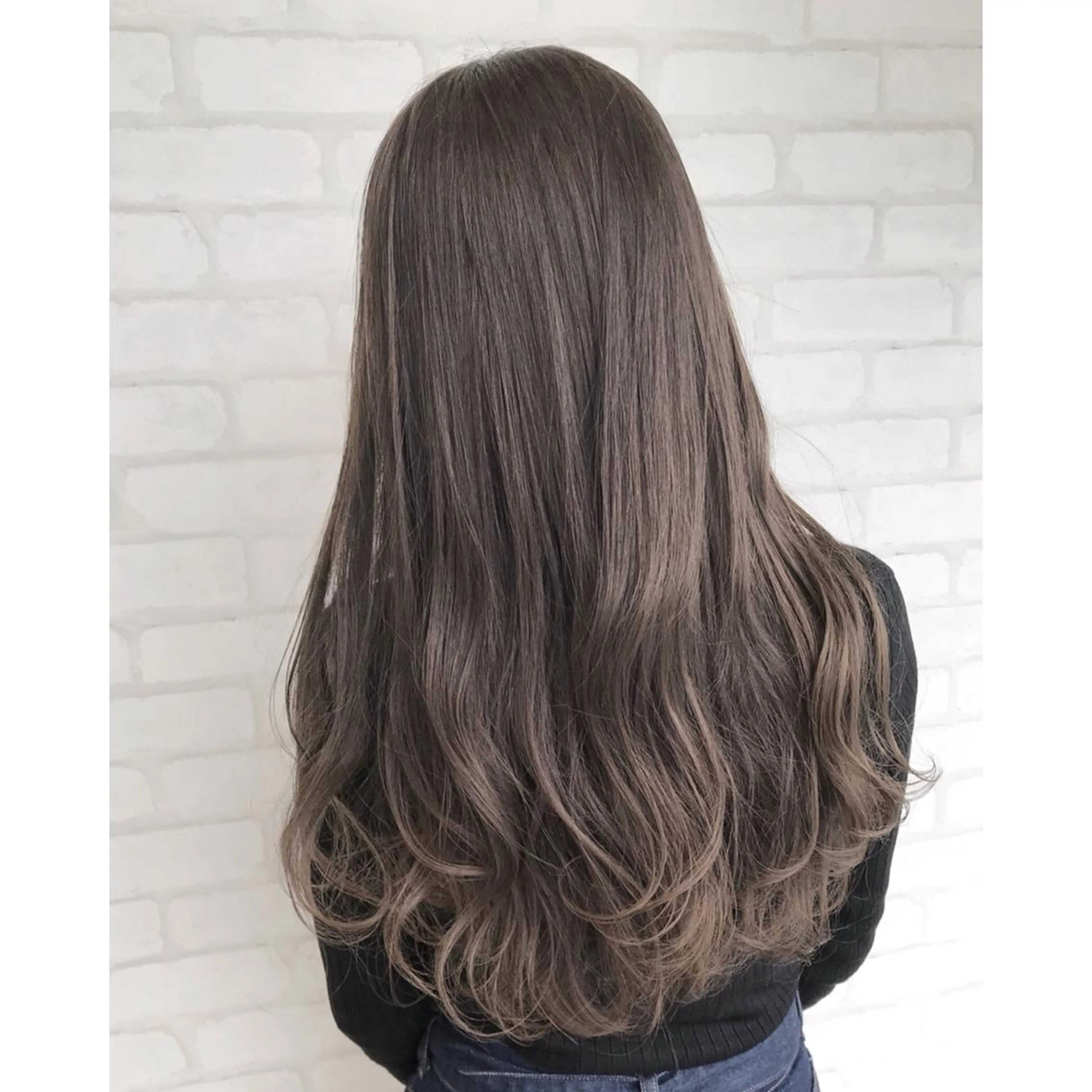 ロング カラー アッシュ ベージュカラー 透明感カラー イルミナカラー ヘアカラー トリートメント 高木 麻知子のヘアスタイル