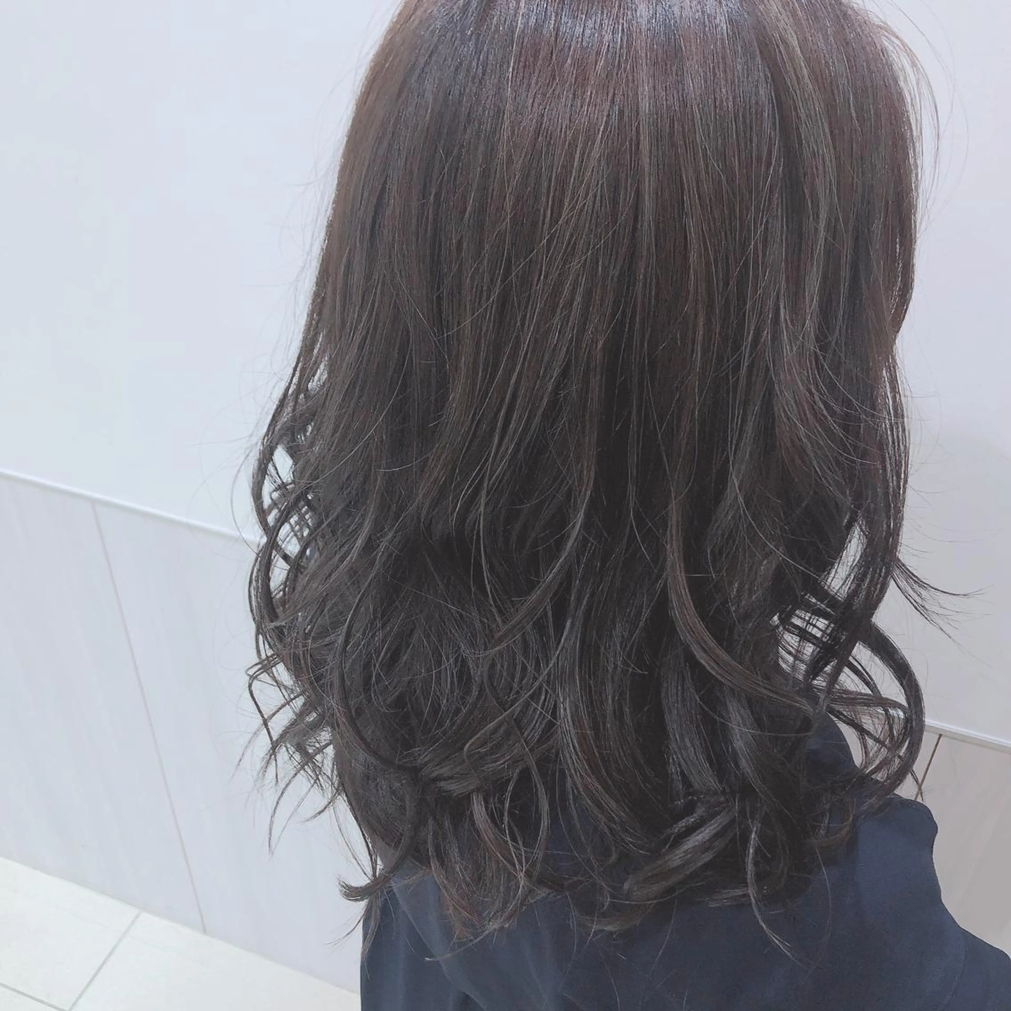 セミロング カラー グレージュ ハイライトカラー ハイライト 透明感カラー🩵 mioのヘアスタイル