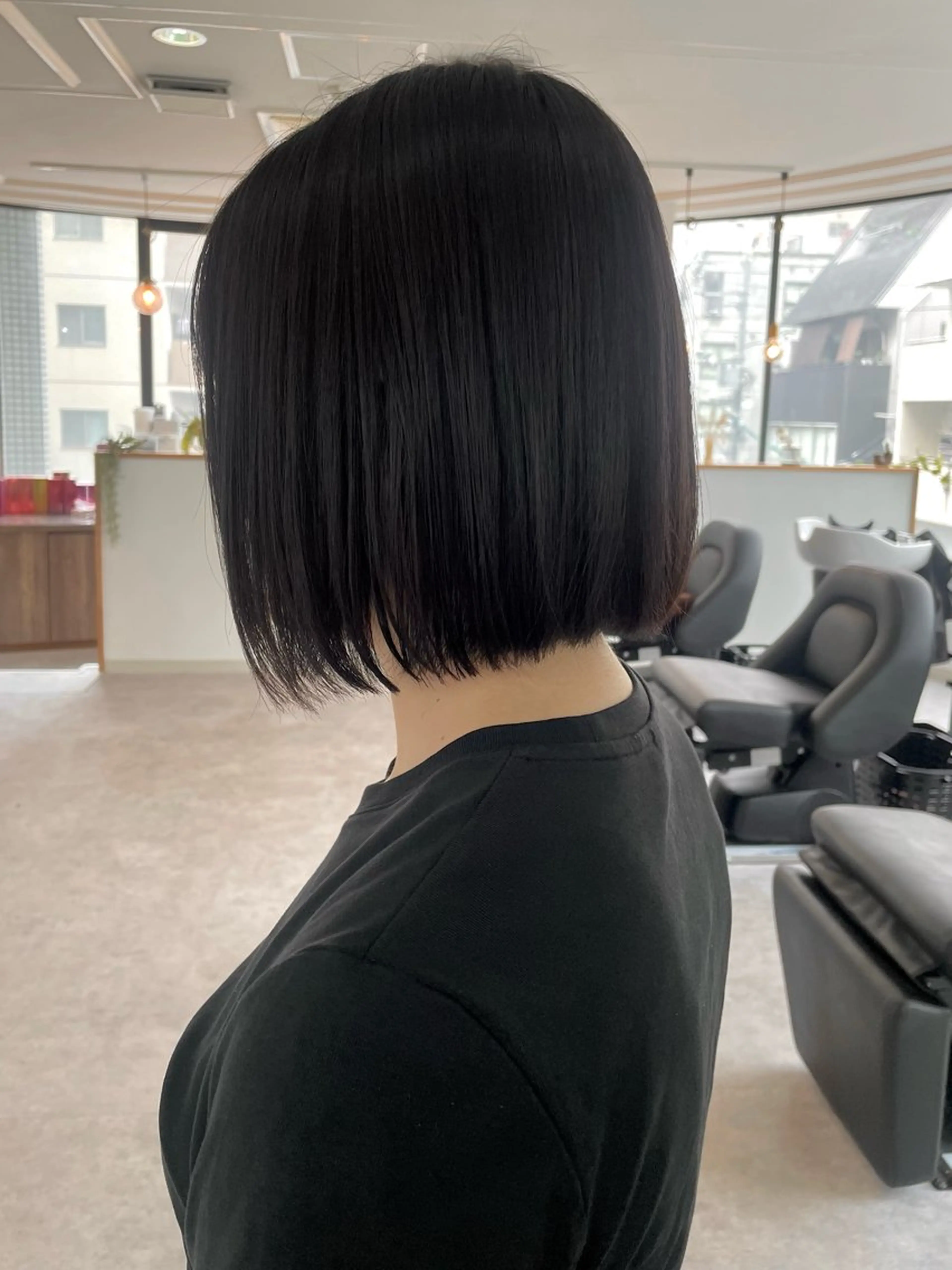 ショート カラー Mina/岡山/矯正 ブリーチ/レイヤーのヘアスタイル