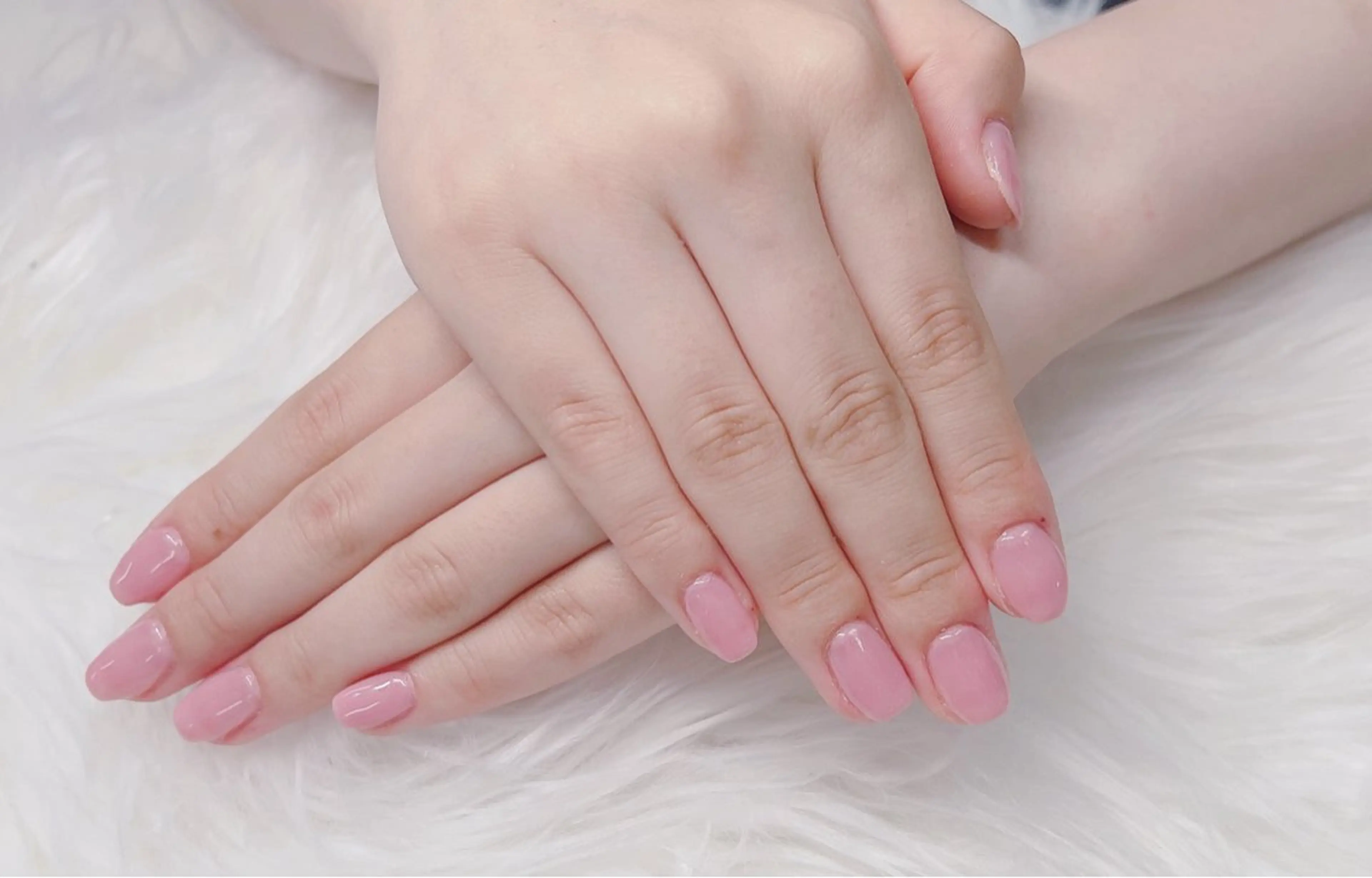 ネイル ワンカラーネイル HENECY🍓 momokaのネイルデザイン