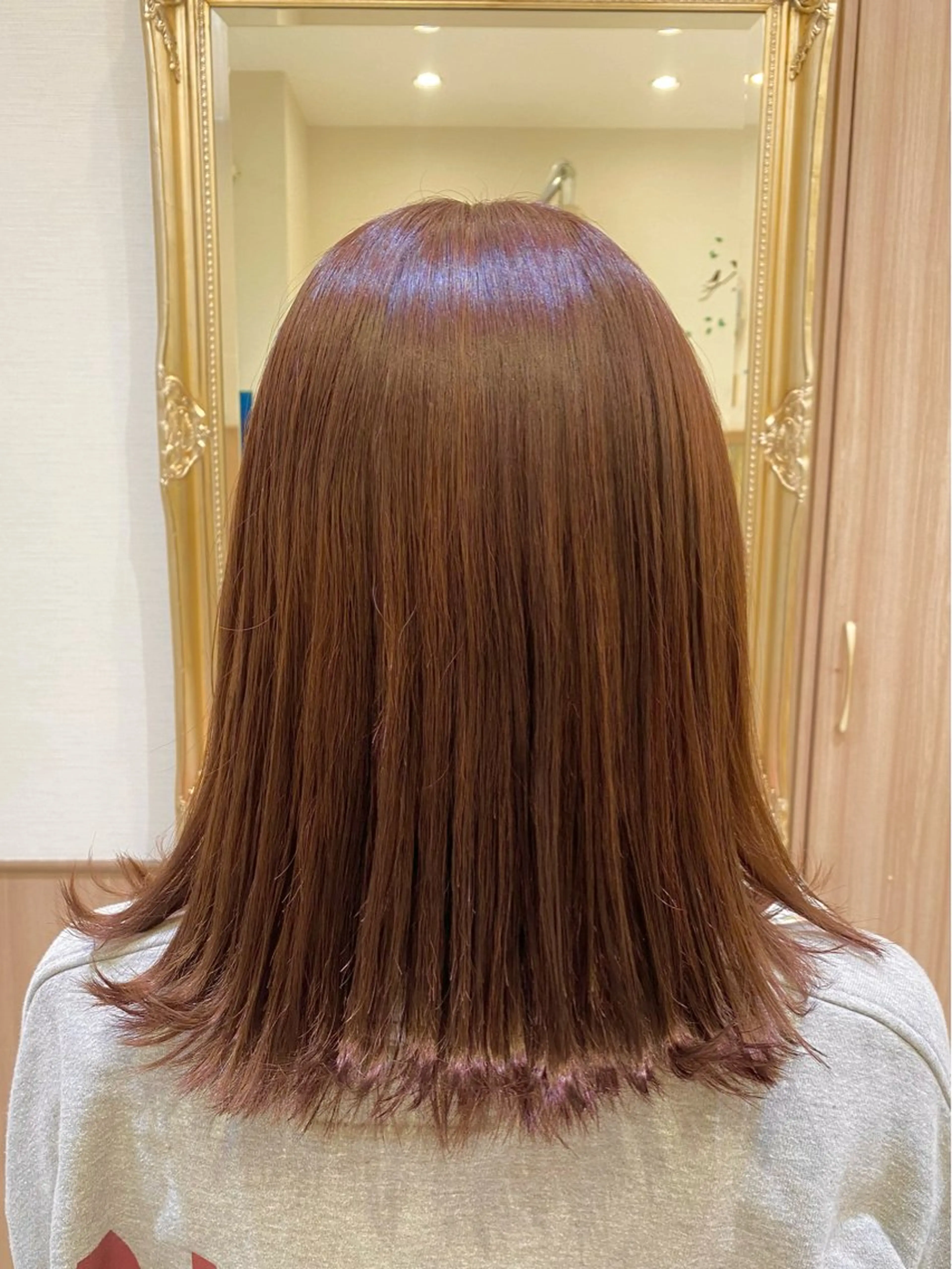 ミディアム カラー 古川 琴美のヘアスタイル