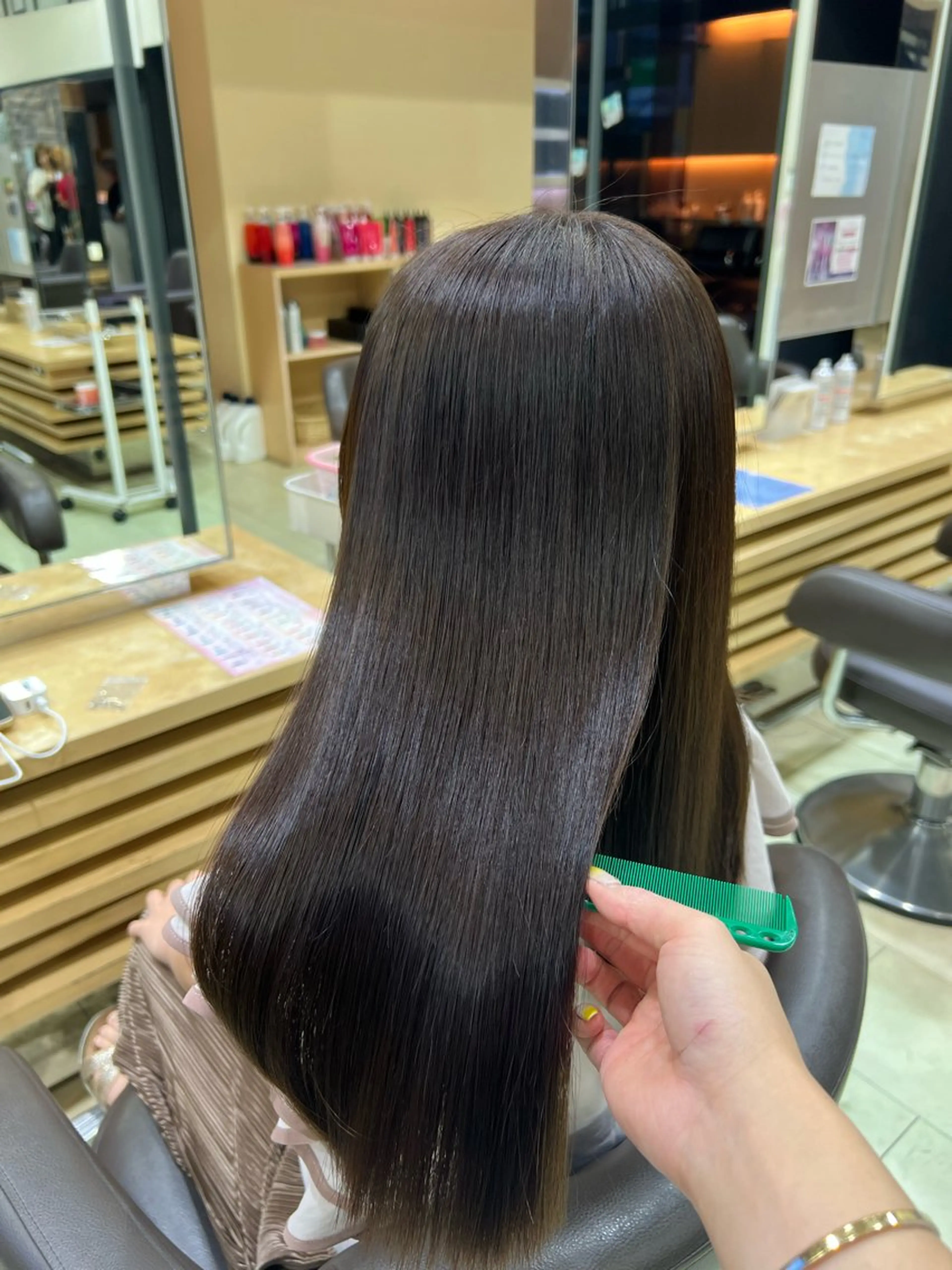 ミディアム 暖色ｶﾗｰ/ﾚｲﾔｰ ｶｯﾄ/Yunaのヘアスタイル