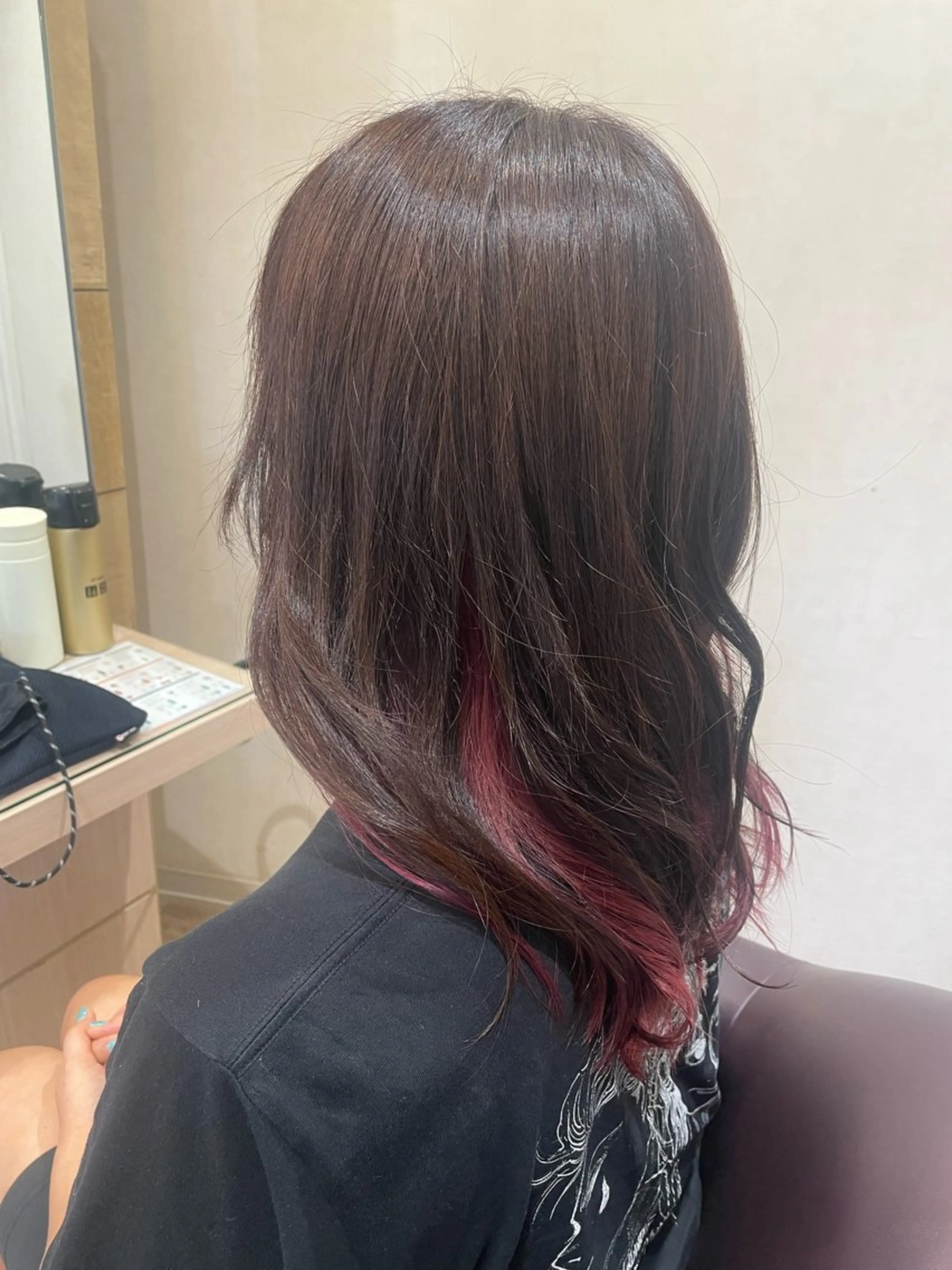 セミロング カラー ブリーチ ピンクカラー ヘアカラー 小林 純一郎のヘアスタイル