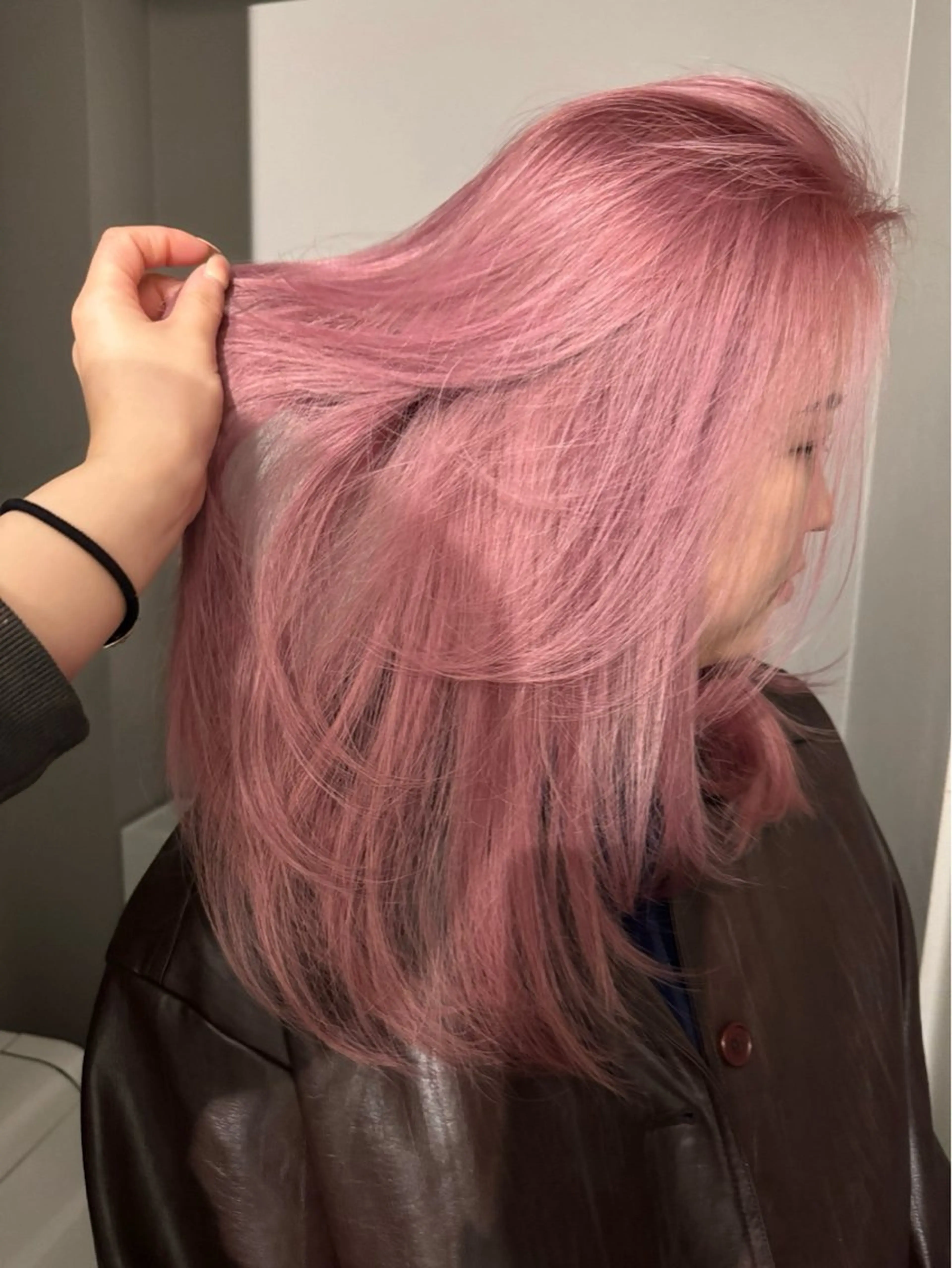 ミディアム カラー ヘアアレンジ ピンクカラー ヘアカラー mina 🌷のヘアスタイル