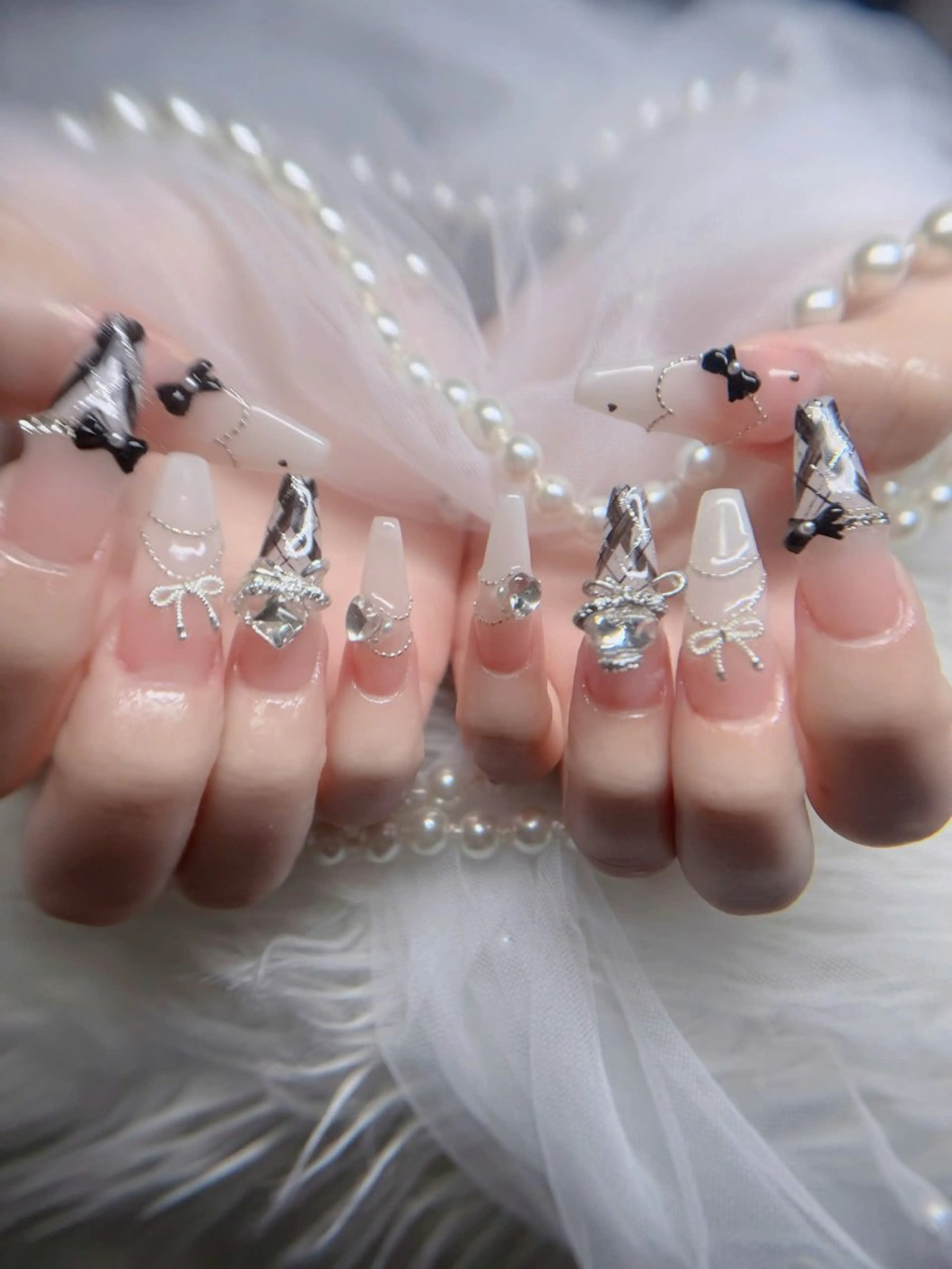 ネイル オーロラネイル フレンチネイル ジェルネイル ハロウィン 韓国ネイル ハンドネイル H.baby Nail Salonのネイルデザイン