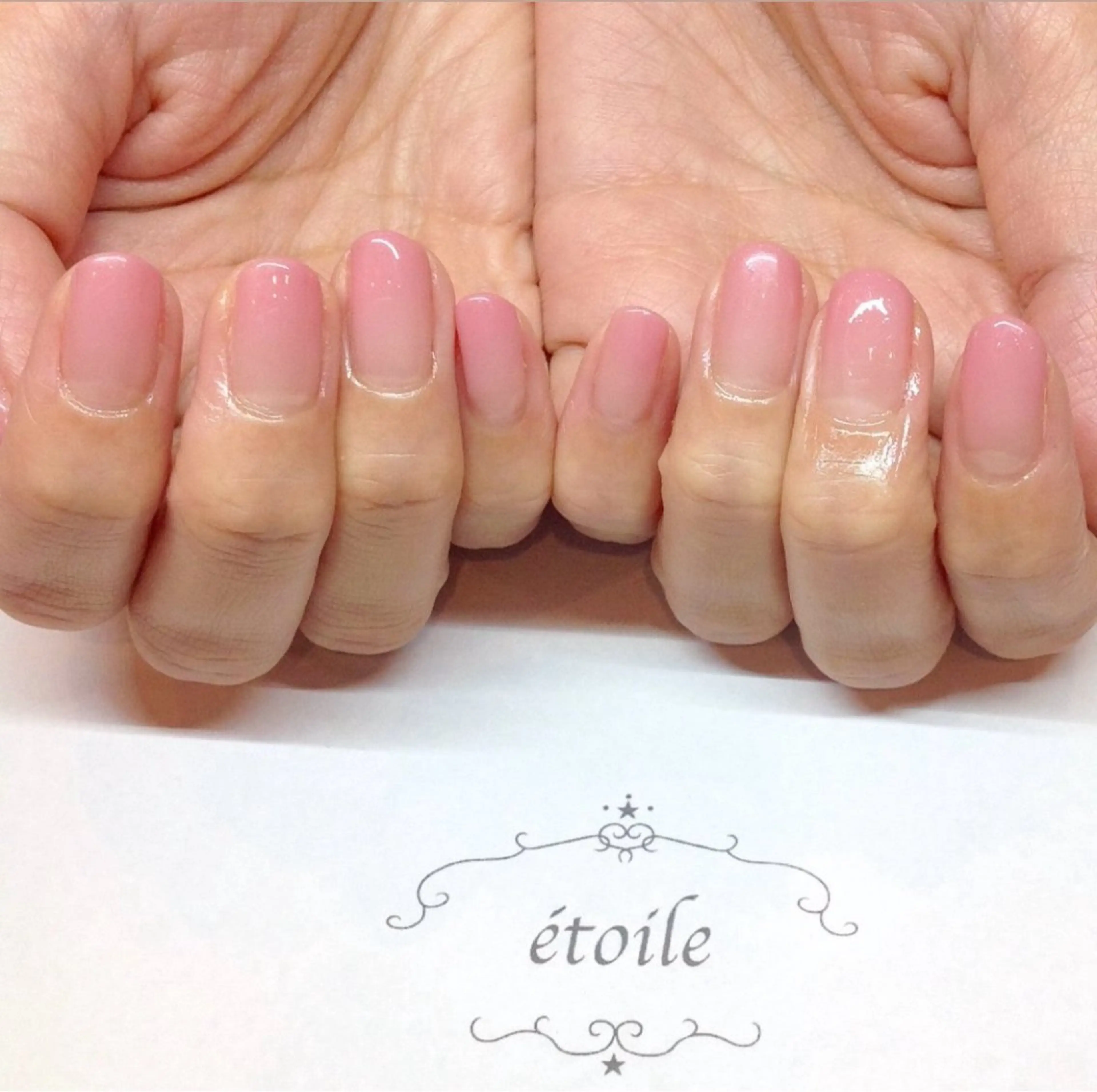 【練習モデル】オフ込みグラデーションネイルの写真